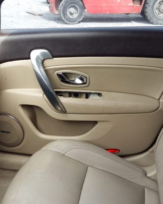 Renault latitude kapı döşemesi