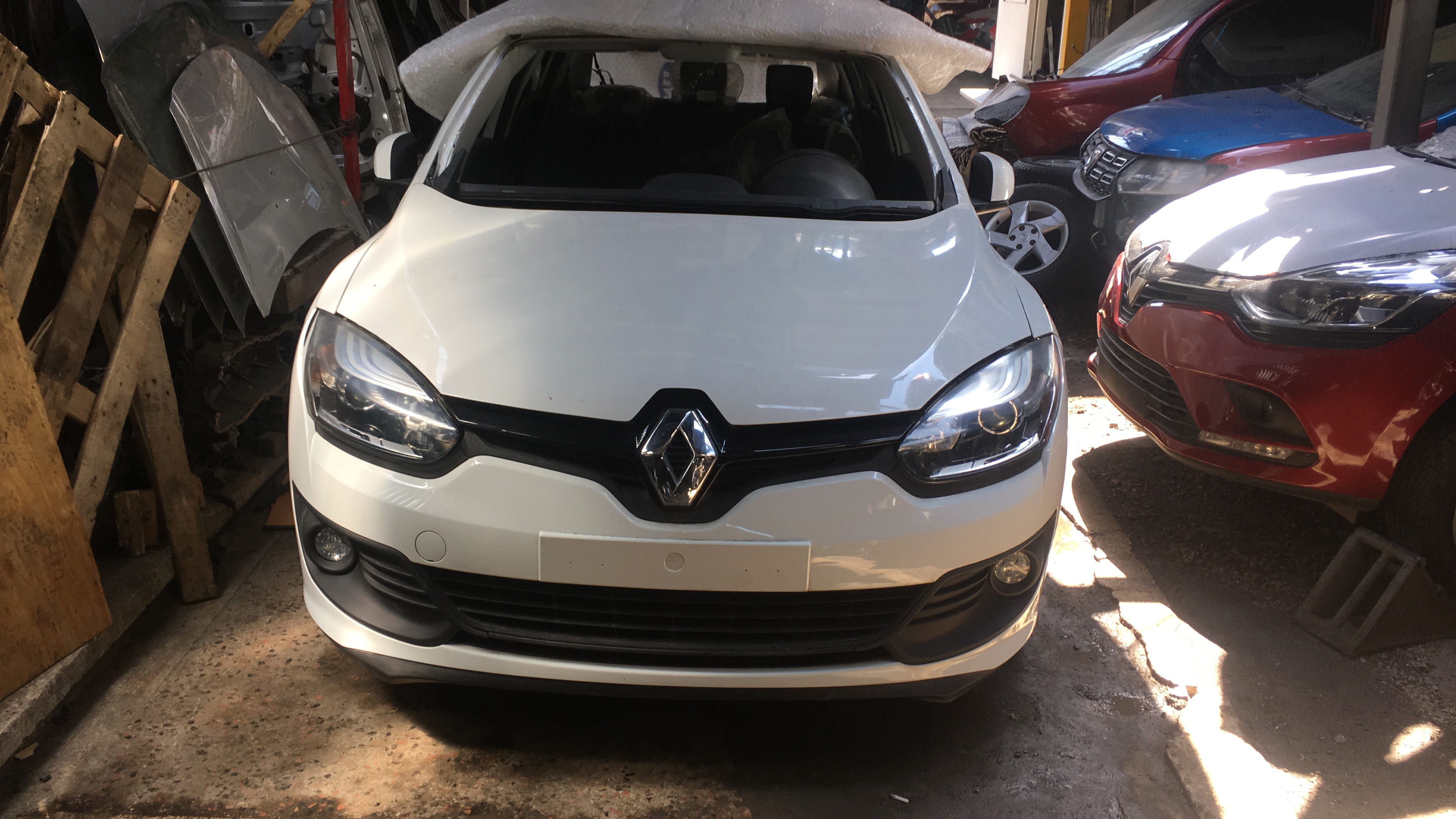 2015 model renault megane 3 parça olarak satılık 2015 model renault megane 3 parça olarak satılık