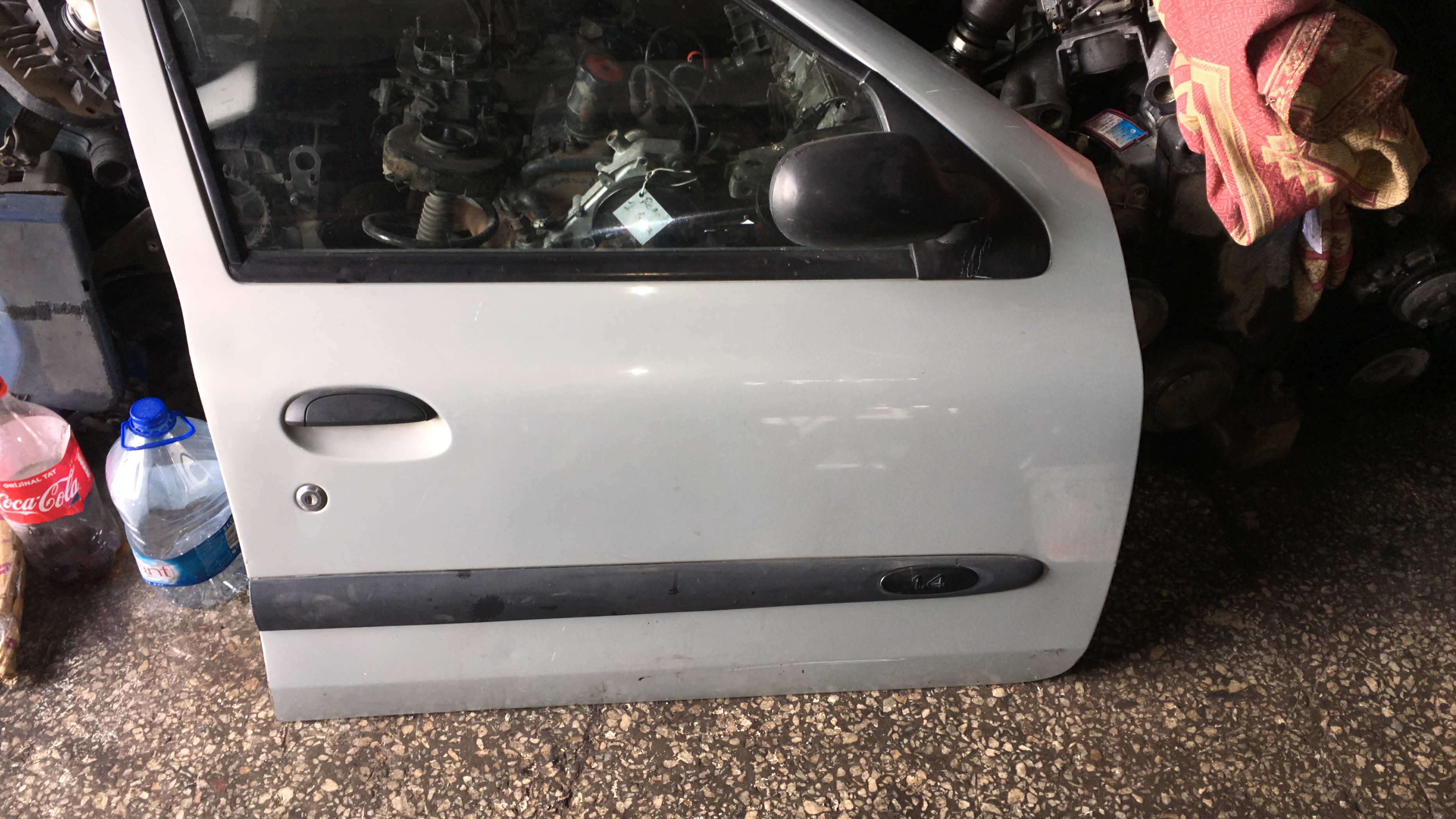 Renault clio symbol çıkma sağ ön kapı Renault clio symbol çıkma sağ ön kapı