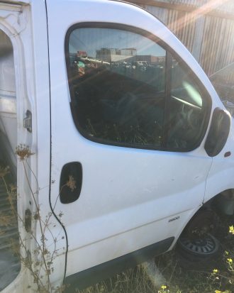 Renault trafic çıkma sağ ön kapı