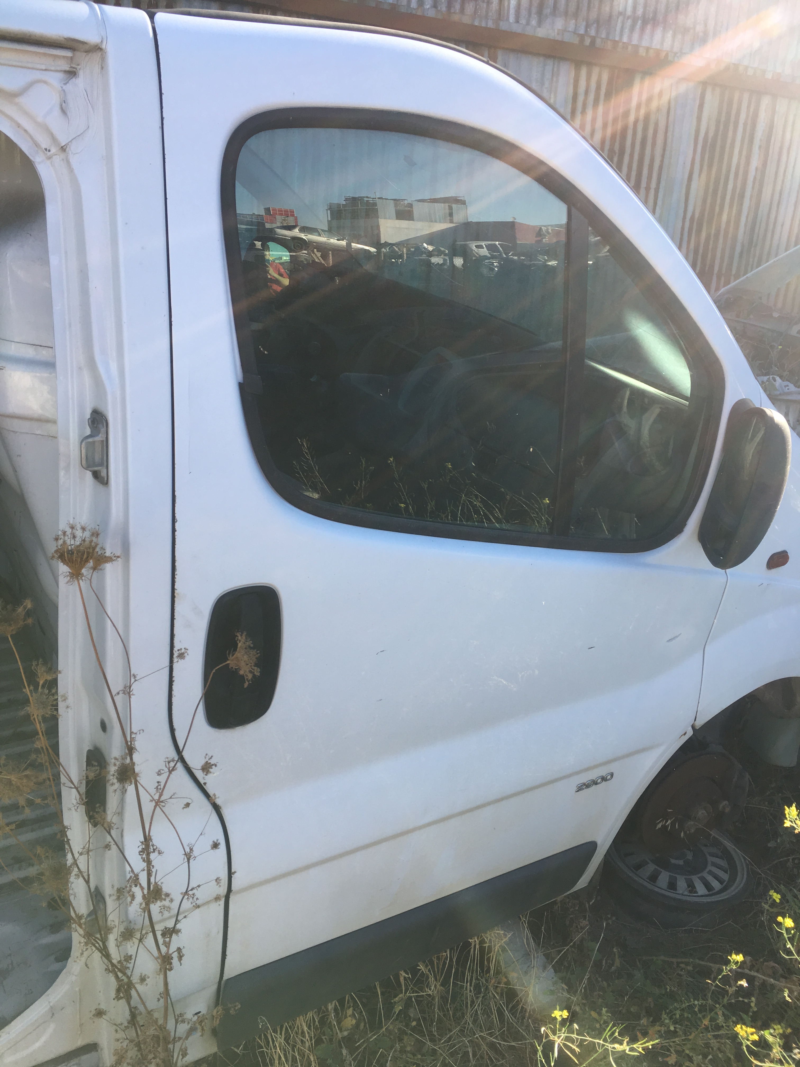 Renault trafic çıkma sağ ön kapı Renault trafic çıkma sağ ön kapı