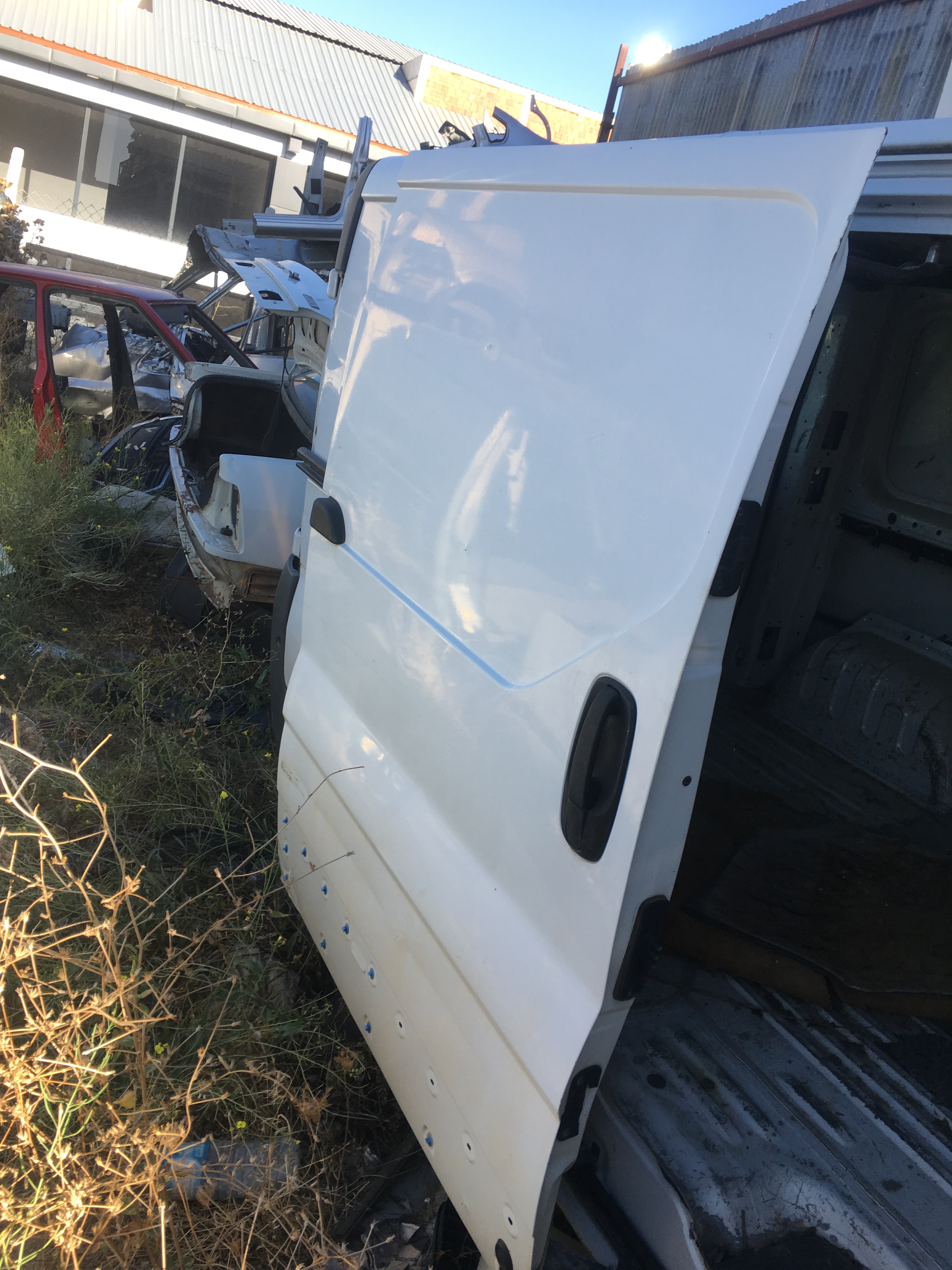 Renault trafic çıkma hatasız sağ sürgülü kapı Renault trafic çıkma hatasız sağ sürgülü kapı