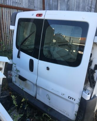Renault trafic çıkma hatasız bagaj kapağı