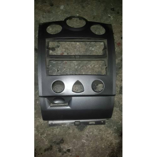 Renault megane 2 çıkma teyp çercevesi Renault megane 2 çıkma teyp çercevesi