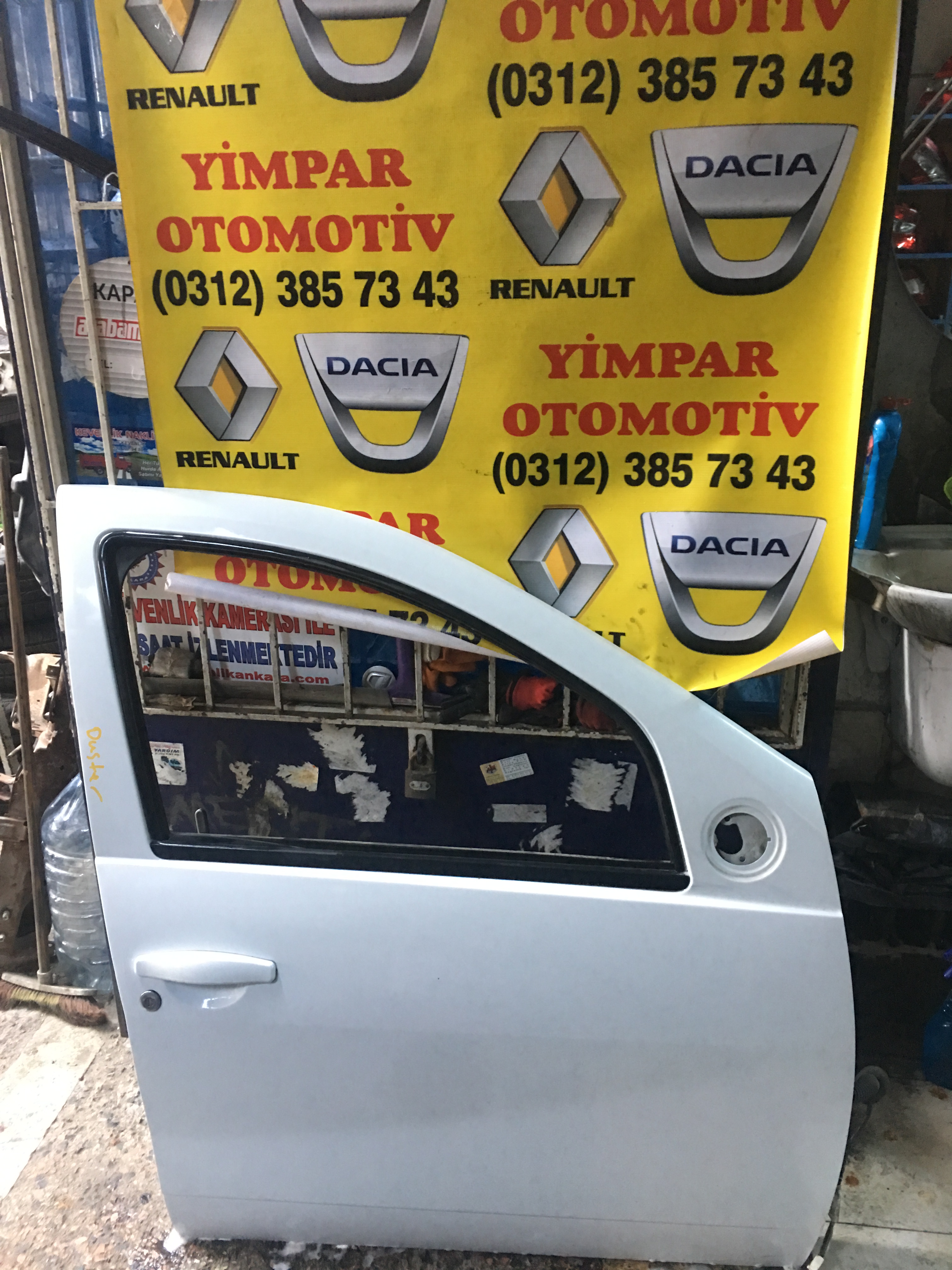 Dacıa duster çıkma hatasız sağ ön kapı Dacıa duster çıkma hatasız sağ ön kapı