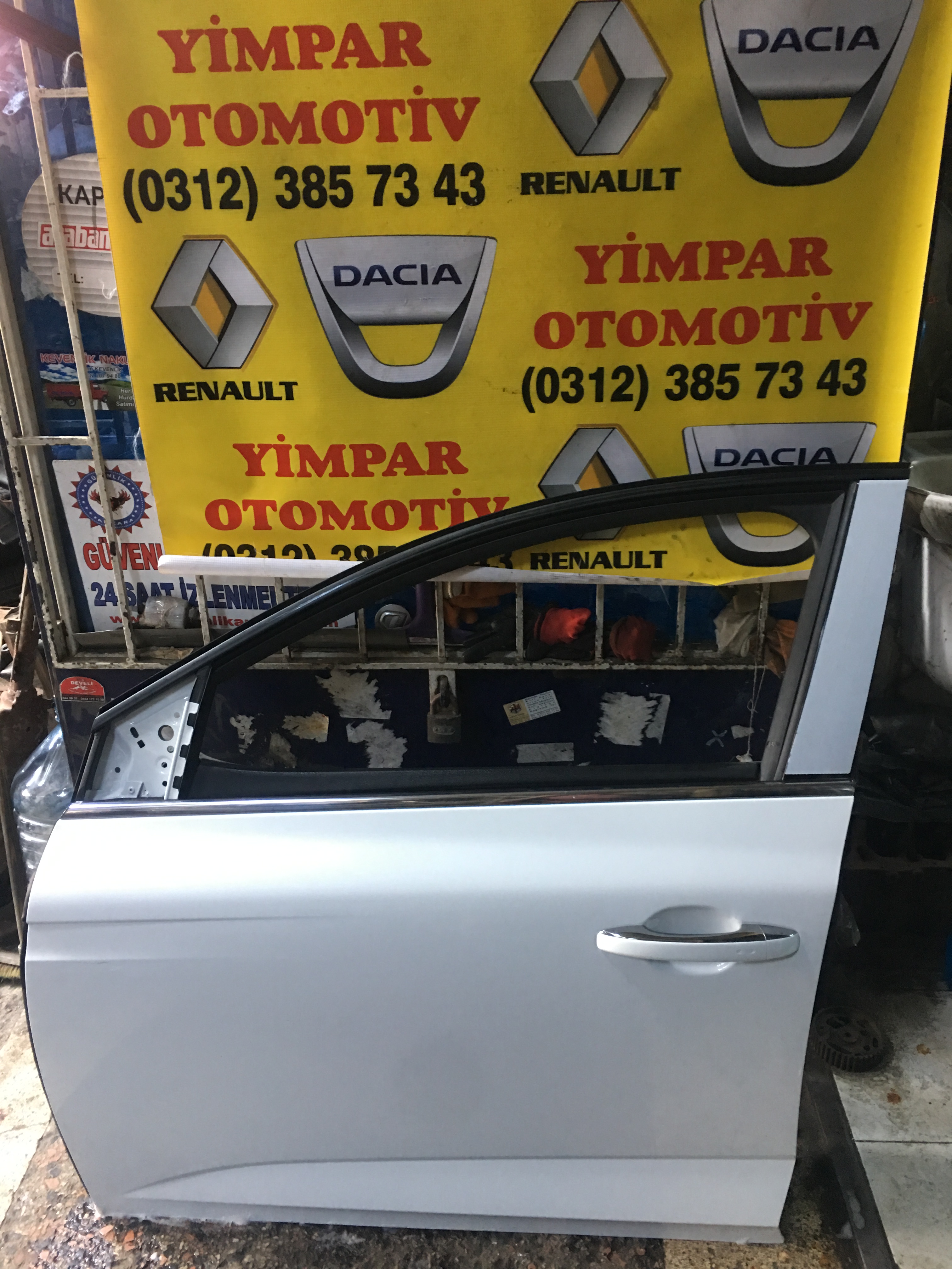 Renault megane 4 çıkma hatasız sol ön kapı Renault megane 4 çıkma hatasız sol ön kapı