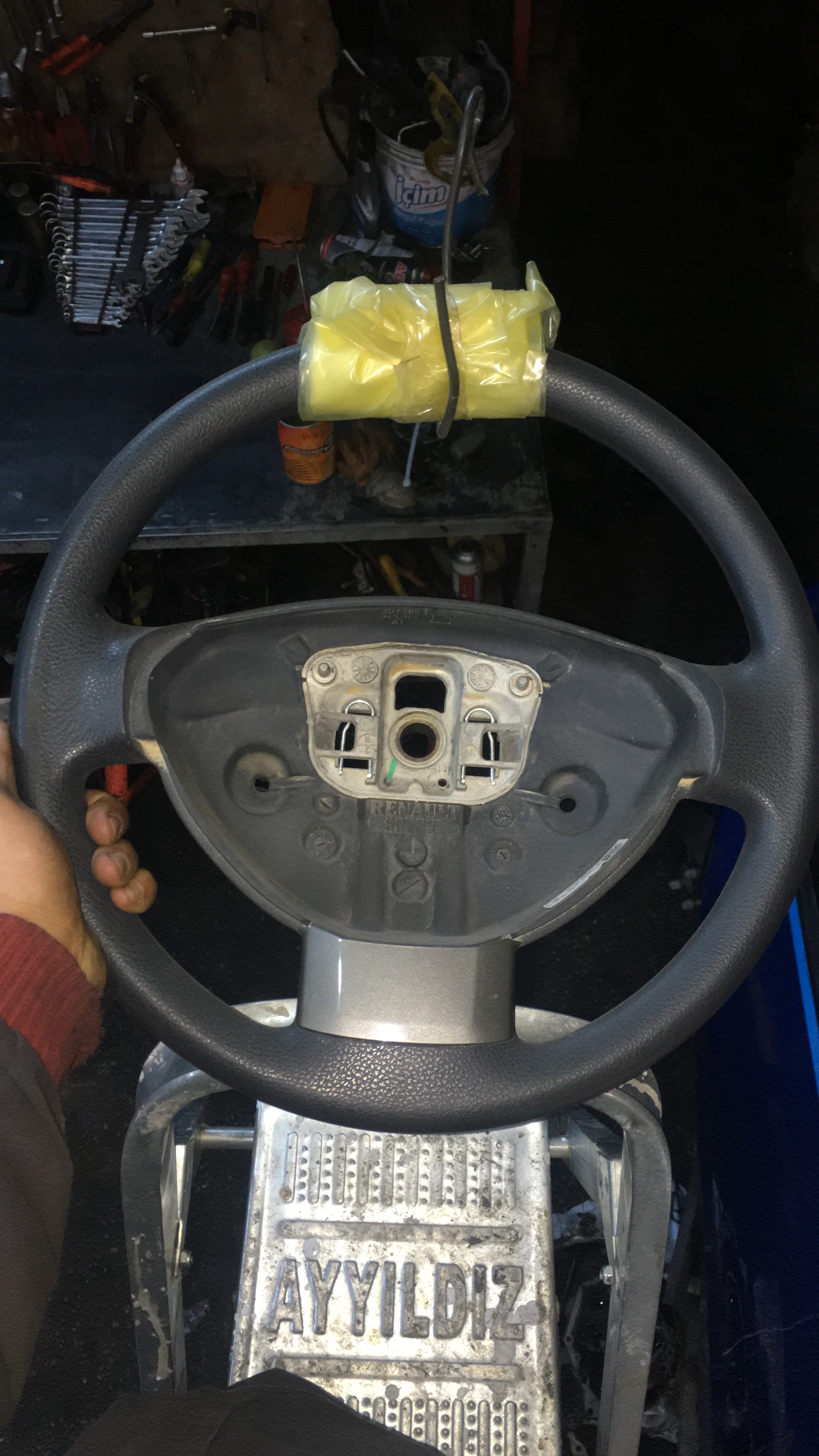 dacıa sandero direksiyon simidi dacıa sandero direksiyon simidi