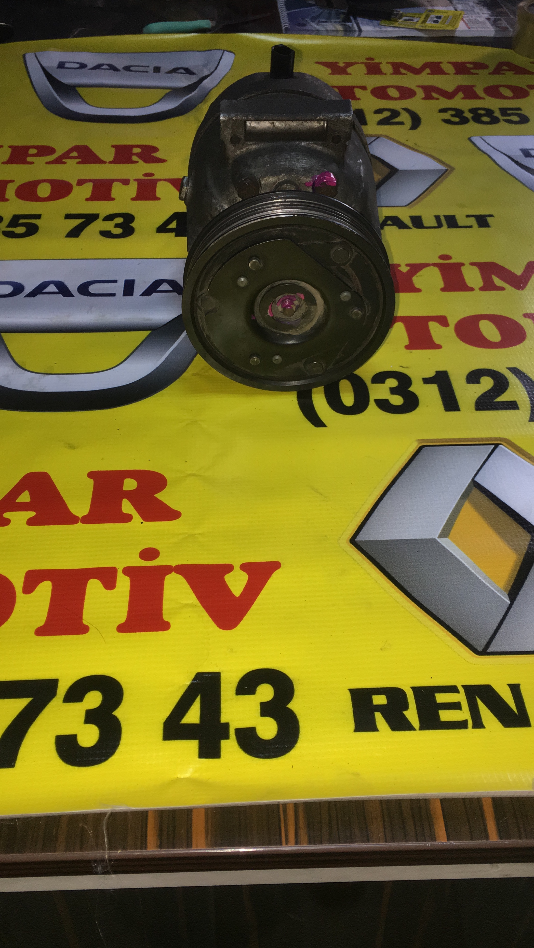 Renault trafic çıkma klima kompresörü Renault trafic çıkma klima kompresörü