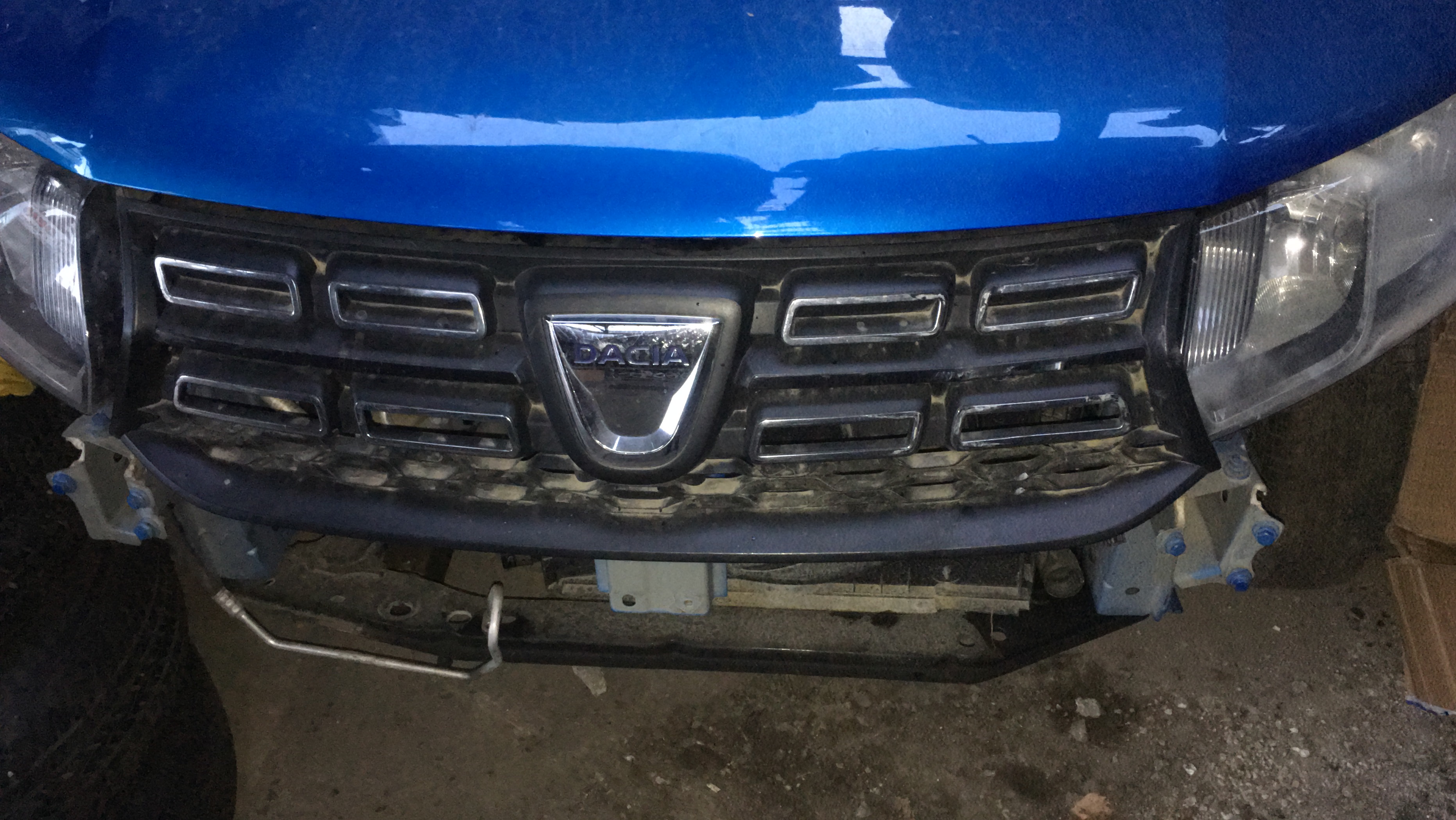 Dacıa sandero çıkma sökme ön panjur Dacıa sandero çıkma sökme ön panjur