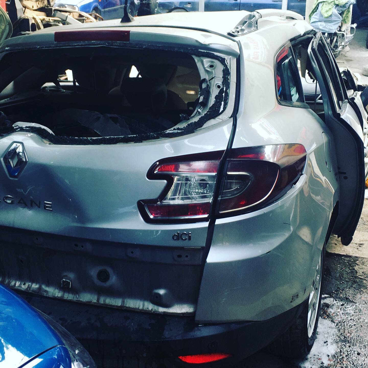 Renault megane 3 çıkma sökme parçaları mevcuttur Renault megane 3 çıkma sökme parçaları mevcuttur