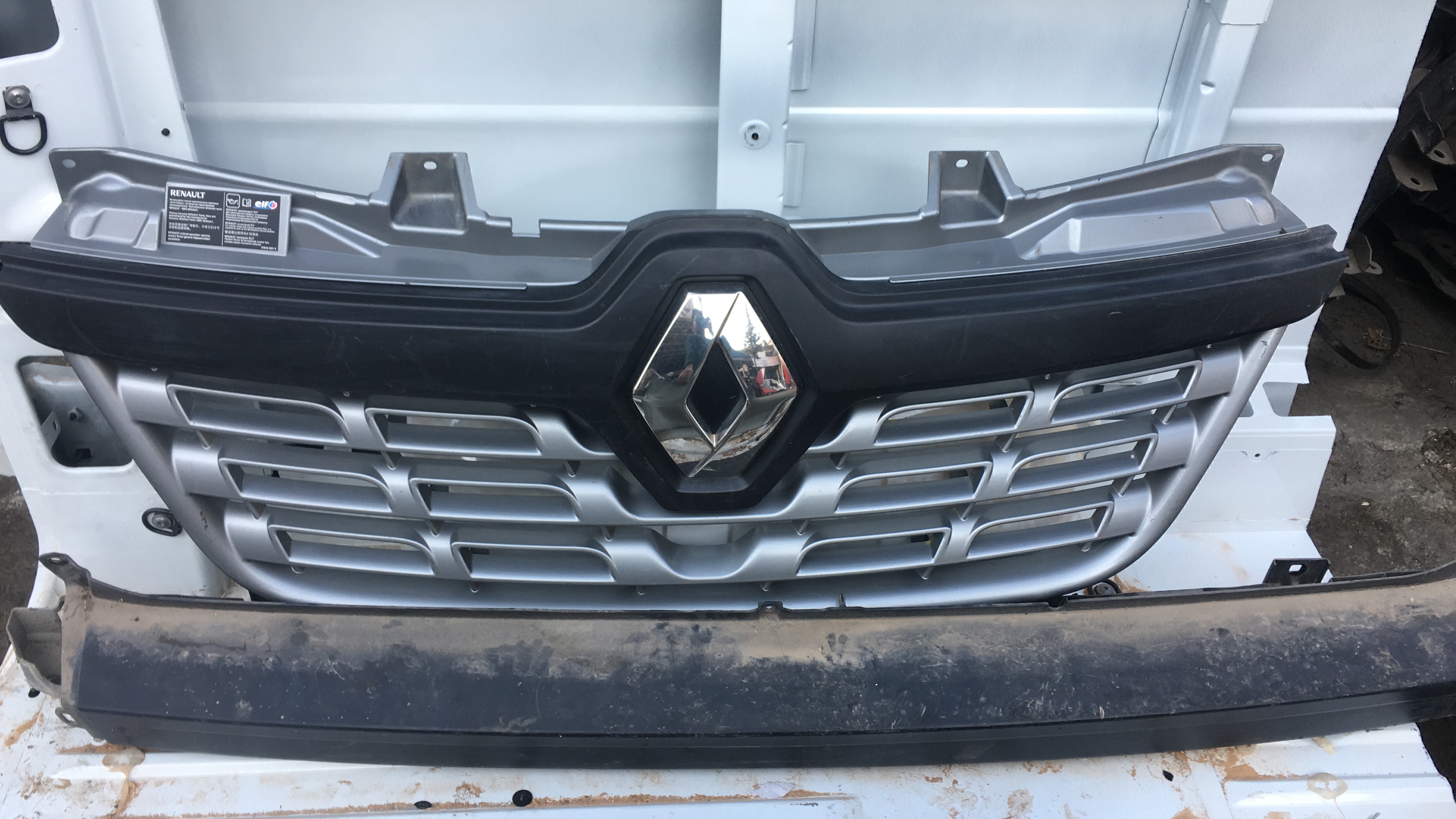 Renault master çıkma sökme ön panjur Renault master çıkma sökme ön panjur