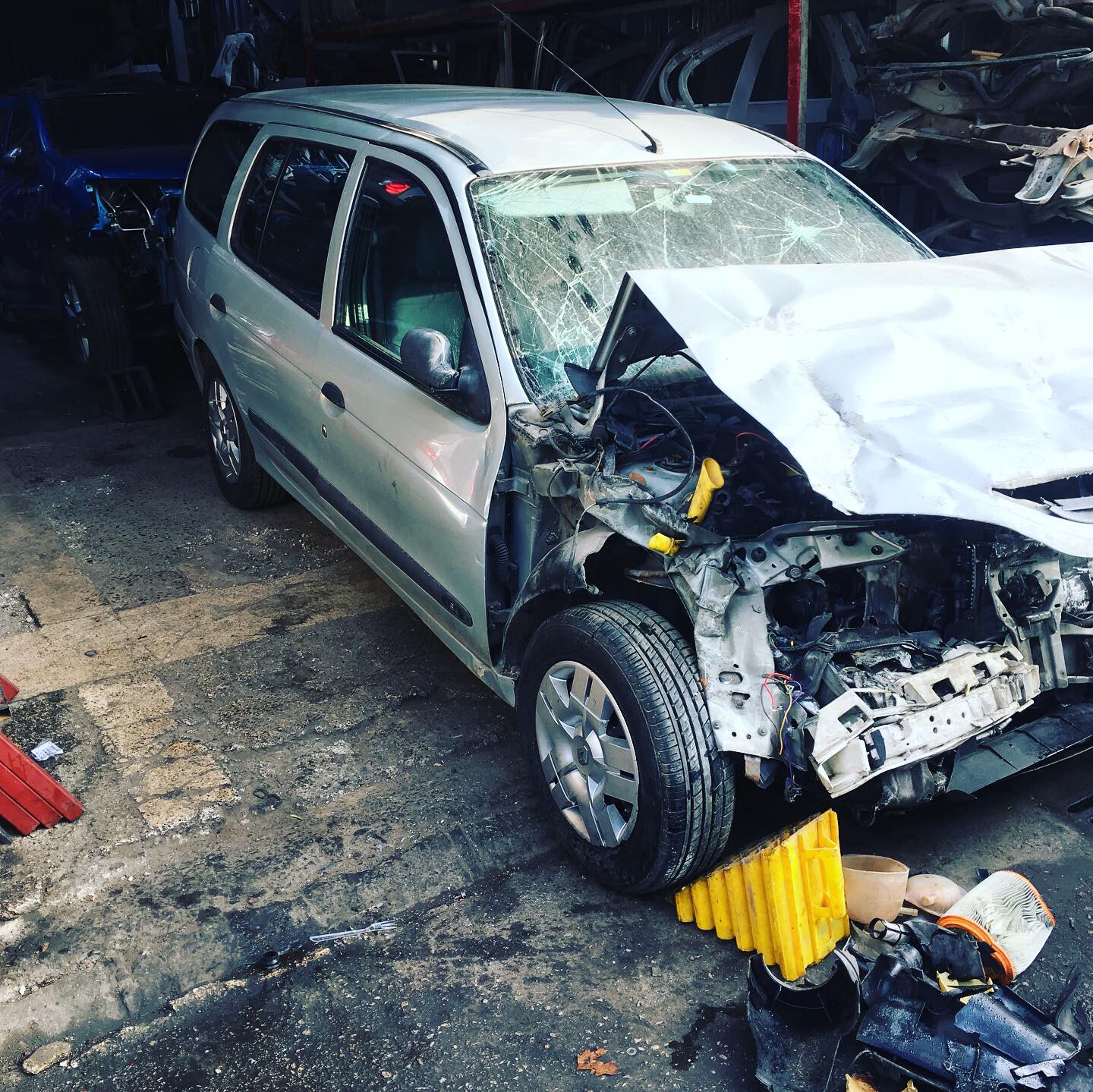 Renault megane 1 1.6 benzinli çıkma sökme parça Renault megane 1 1.6 benzinli çıkma sökme parça