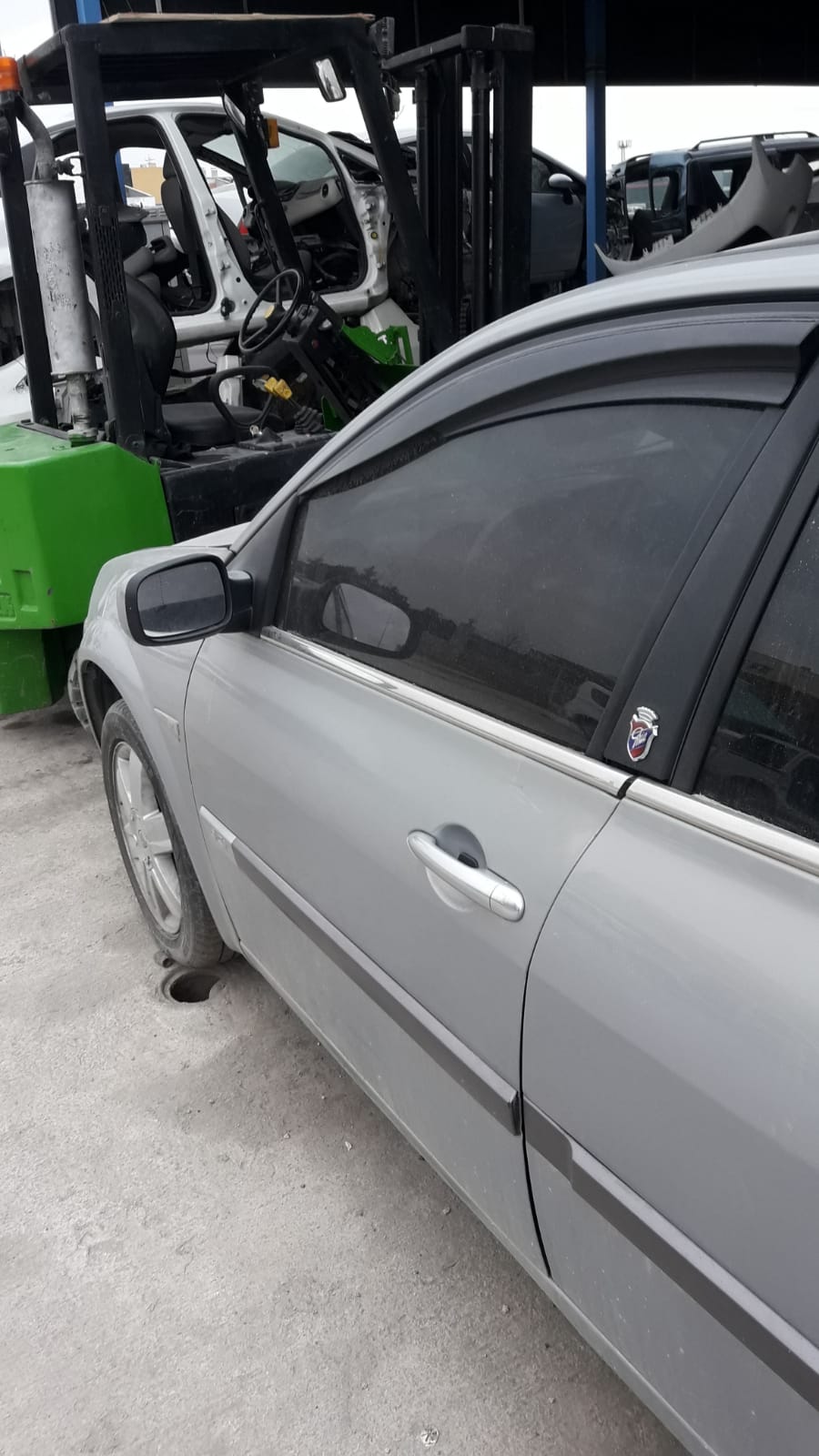 Renault megane 2 çıkma sökme sol ön kapı Renault megane 2 çıkma sökme sol ön kapı