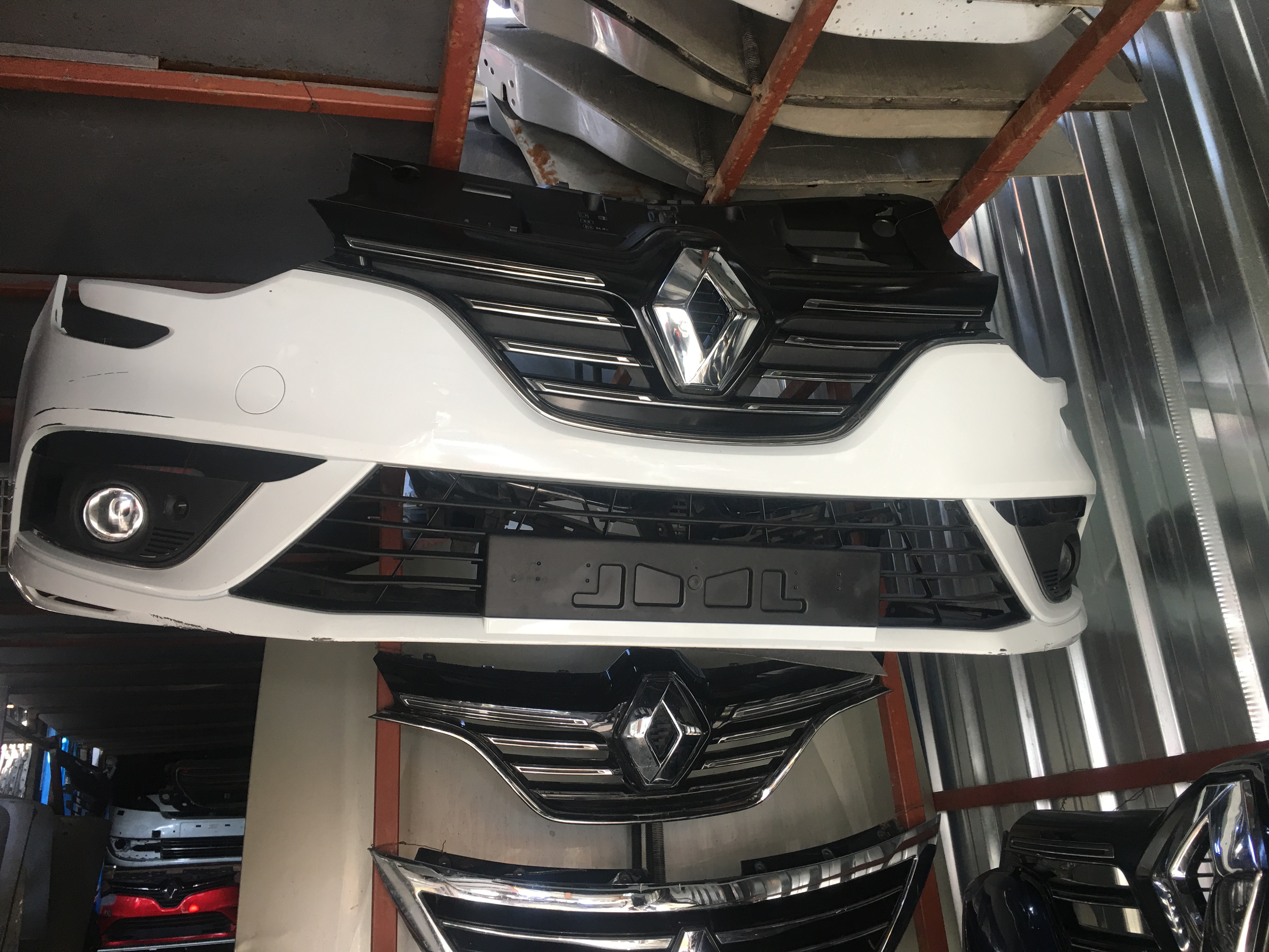 Renault megane 4 çıkma sökme ön tampon Renault megane 4 çıkma sökme ön tampon