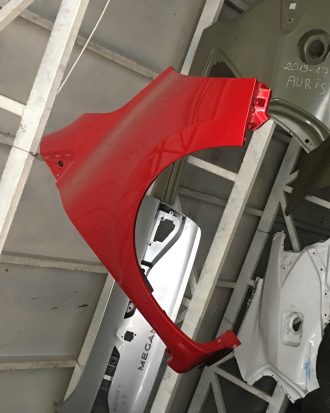 Renault clio 4 çıkma sökme hatasız kırmızı renk çamurluk