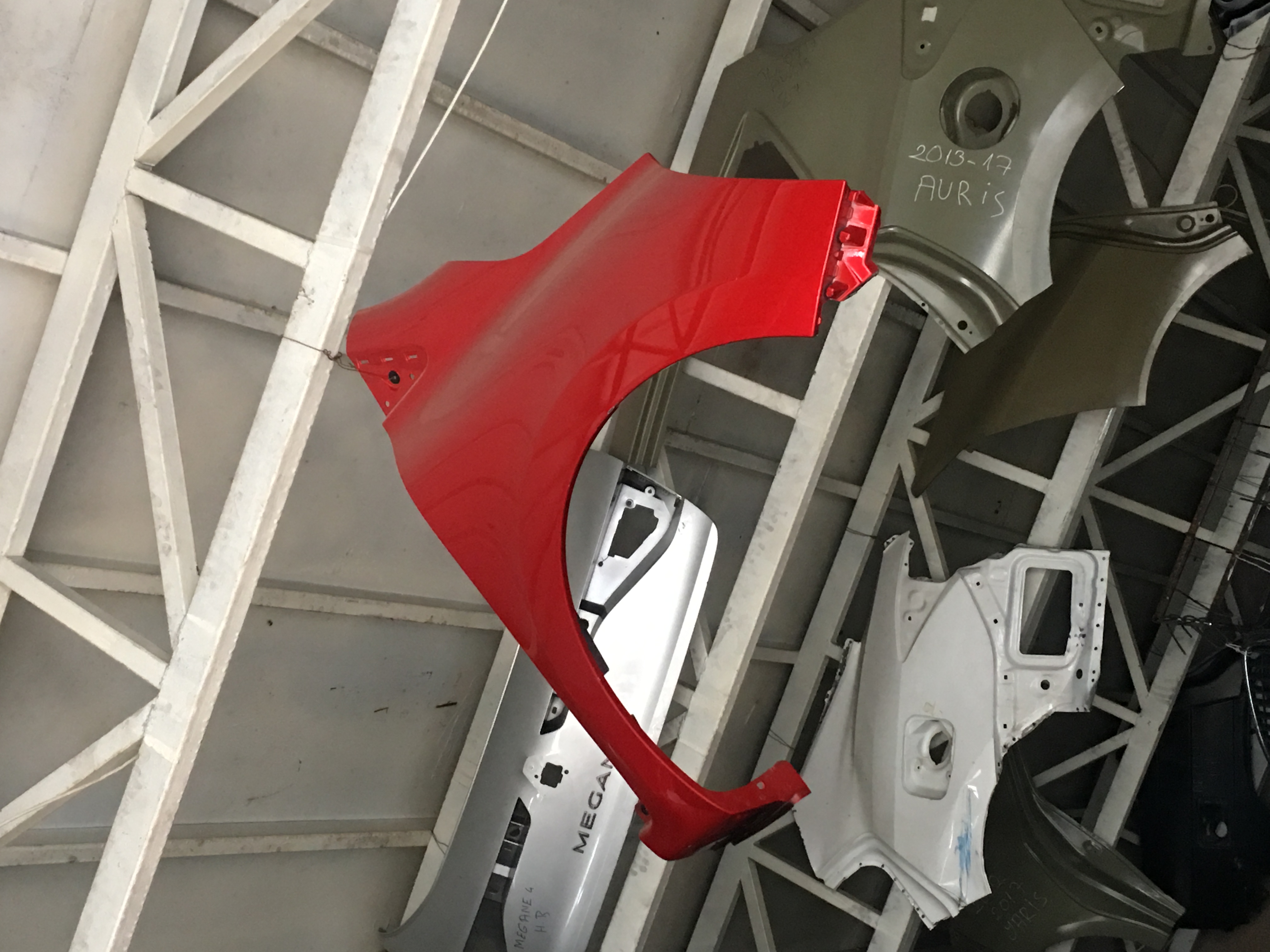 Renault clio 4 çıkma sökme hatasız kırmızı renk çamurluk Renault clio 4 çıkma sökme hatasız kırmızı renk çamurluk