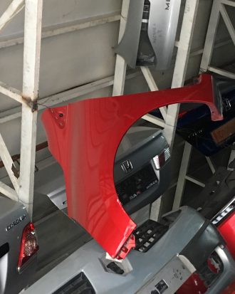 Renault clio 4 çıkma sökme hatasız kırmızı renk çamurluk