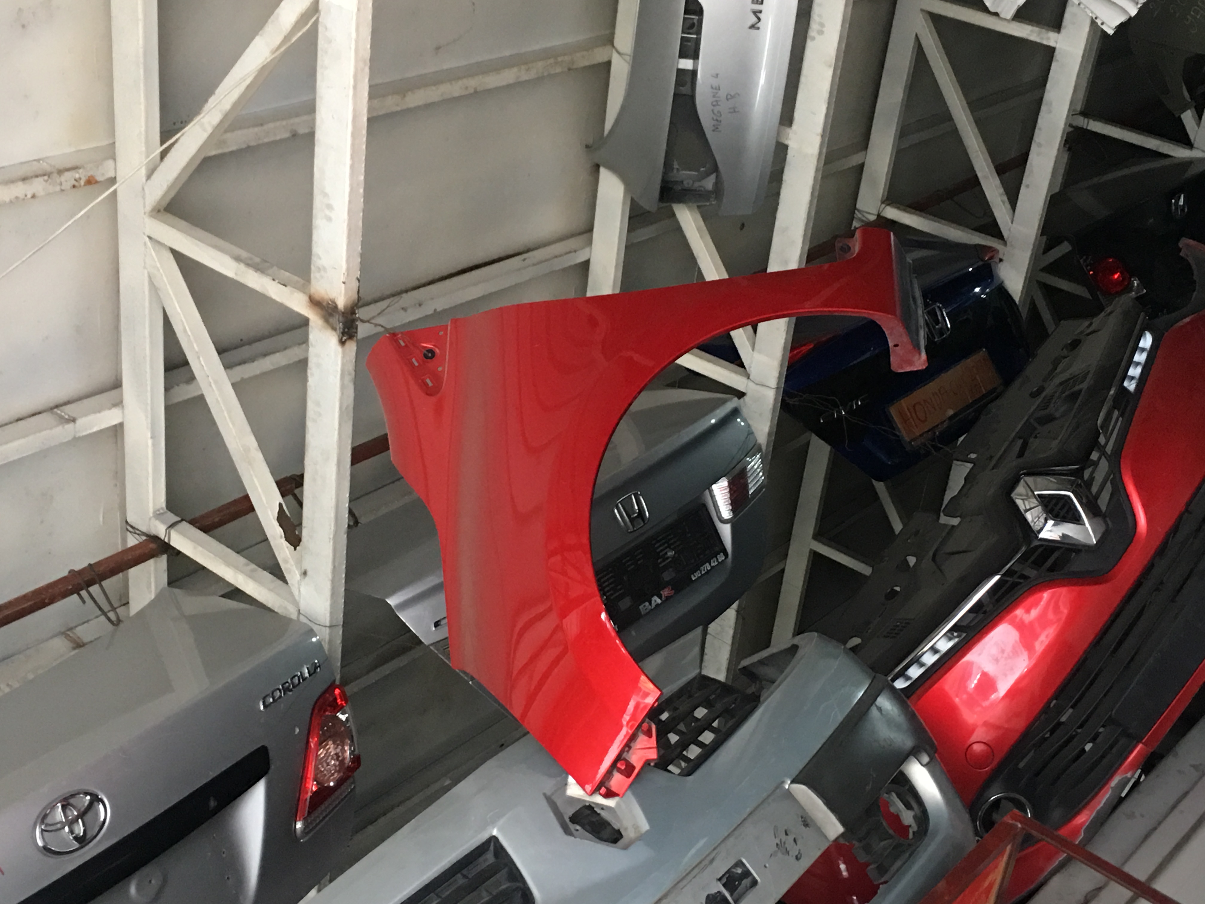 Renault clio 4 çıkma sökme hatasız kırmızı renk çamurluk Renault clio 4 çıkma sökme hatasız kırmızı renk çamurluk