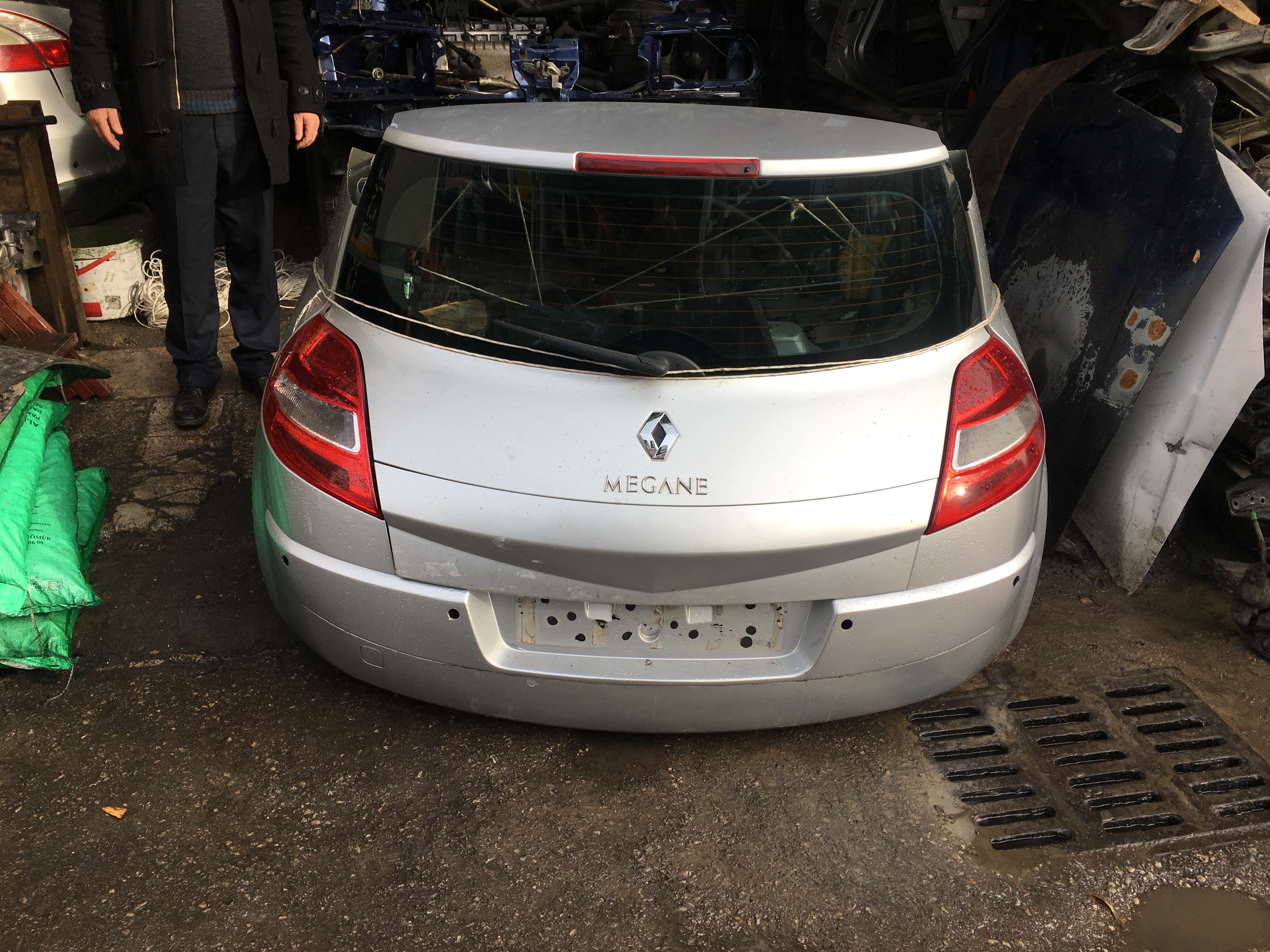 Renault megane 2 çıkma sökme komple arka Renault megane 2 çıkma sökme komple arka