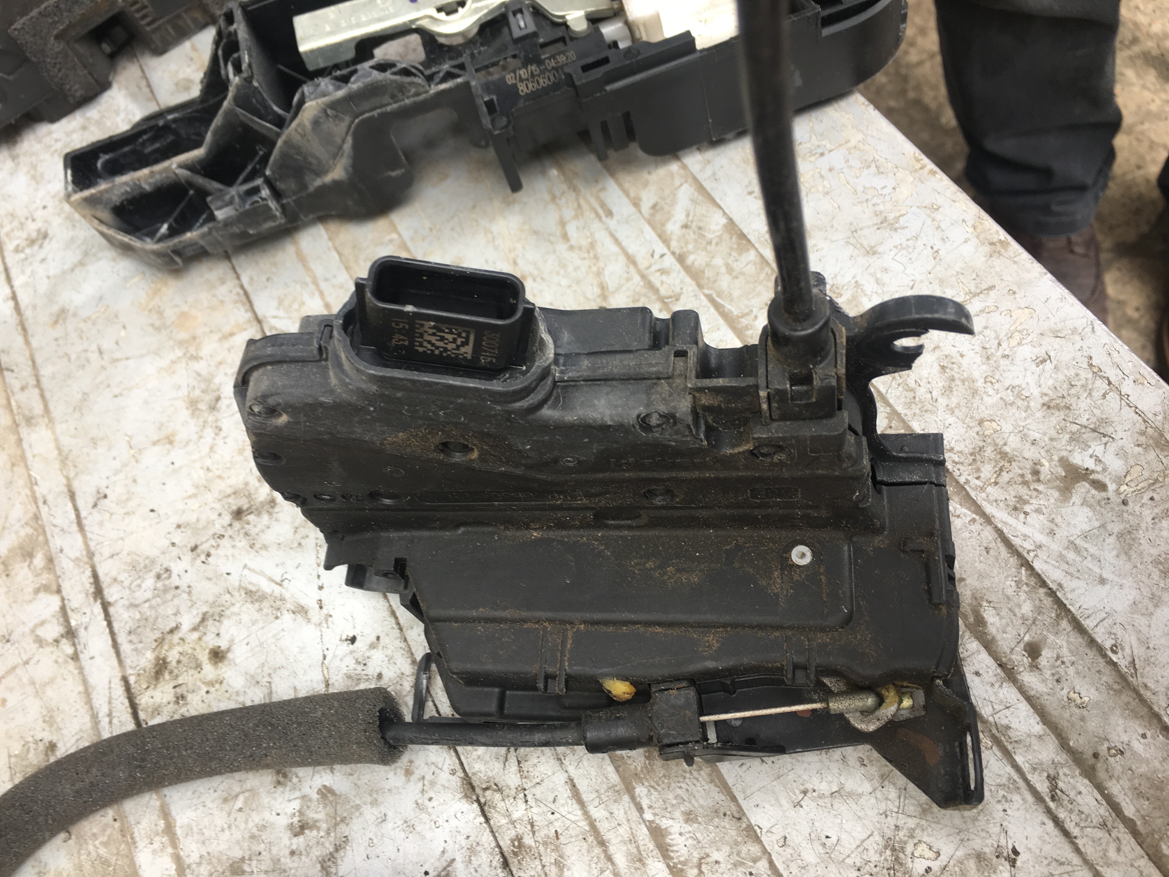 Renault fluence çıkma sökme kapı kilidi Renault fluence çıkma sökme kapı kilidi