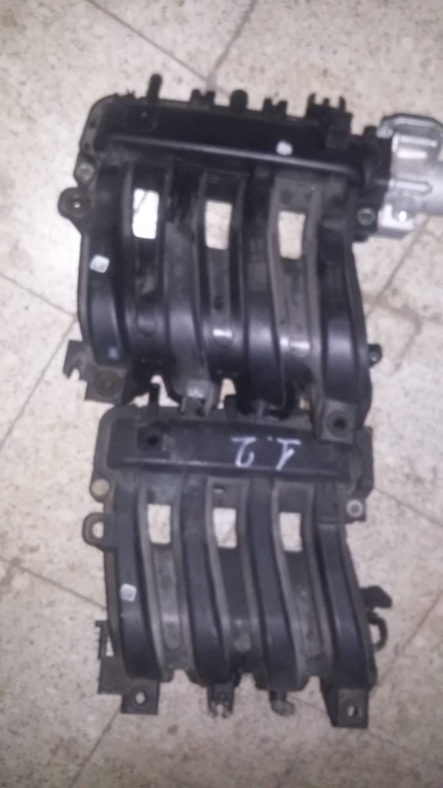 Renault megane 2 1.6 16V çıkma emme manifoldu Renault megane 2 1.6 16V çıkma emme manifoldu