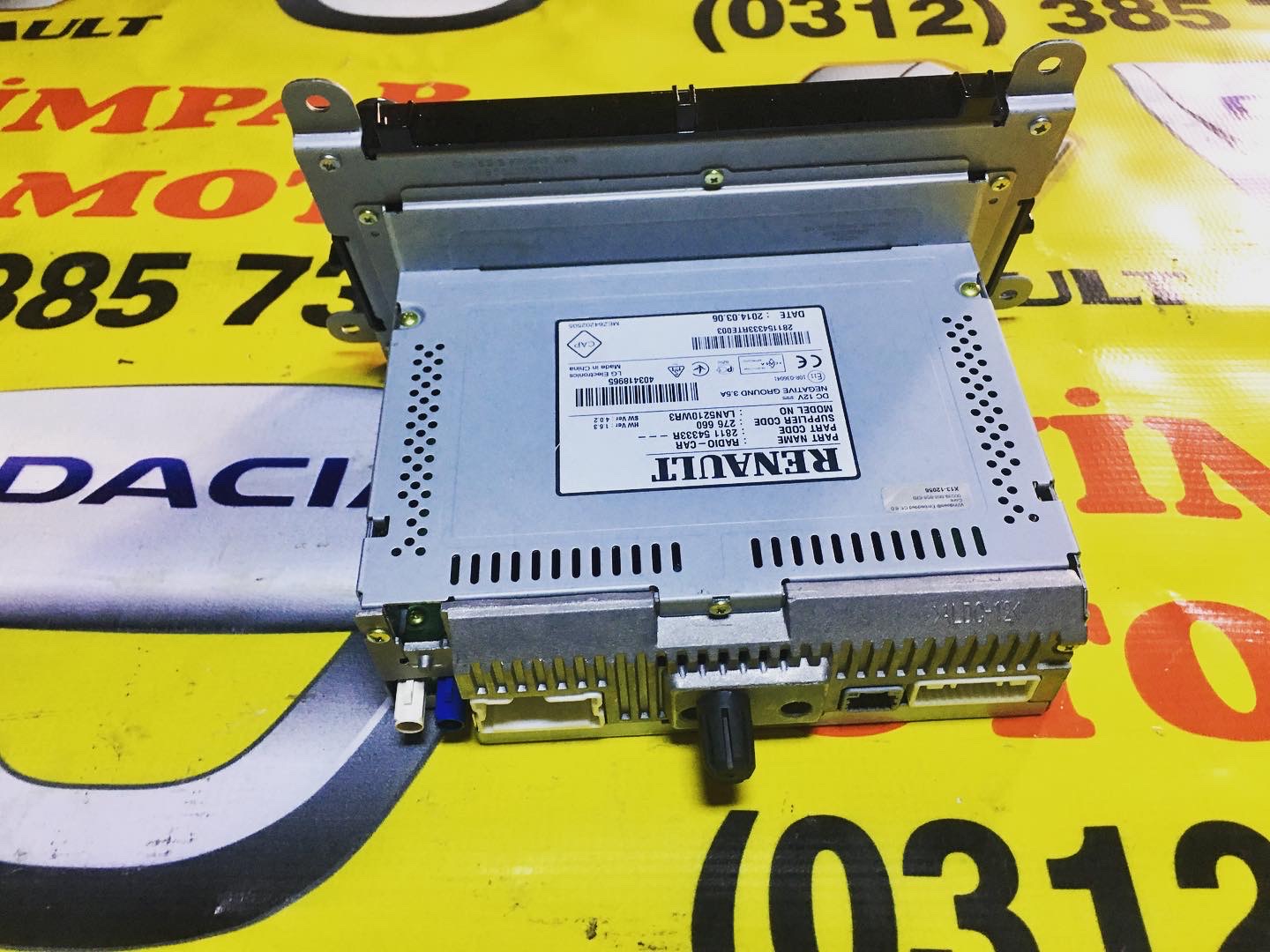 Renault clio 4 double ekran teyp 281154333R Renault clio 4 double ekran teyp 281154333R
