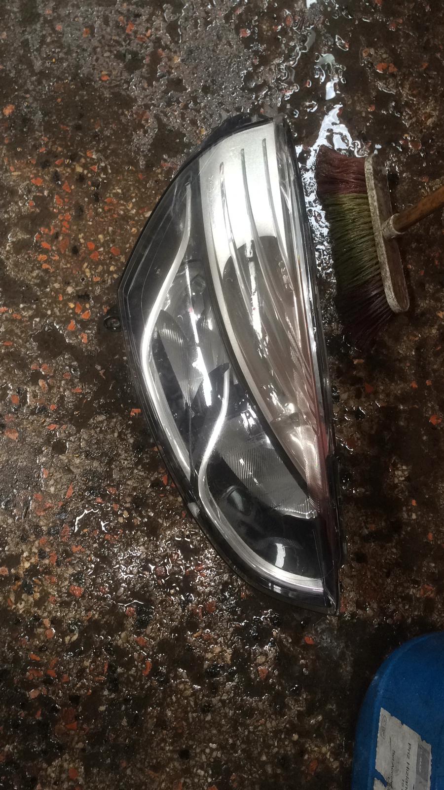 Renault clio 4 çıkma sağ far Renault clio 4 çıkma sağ far