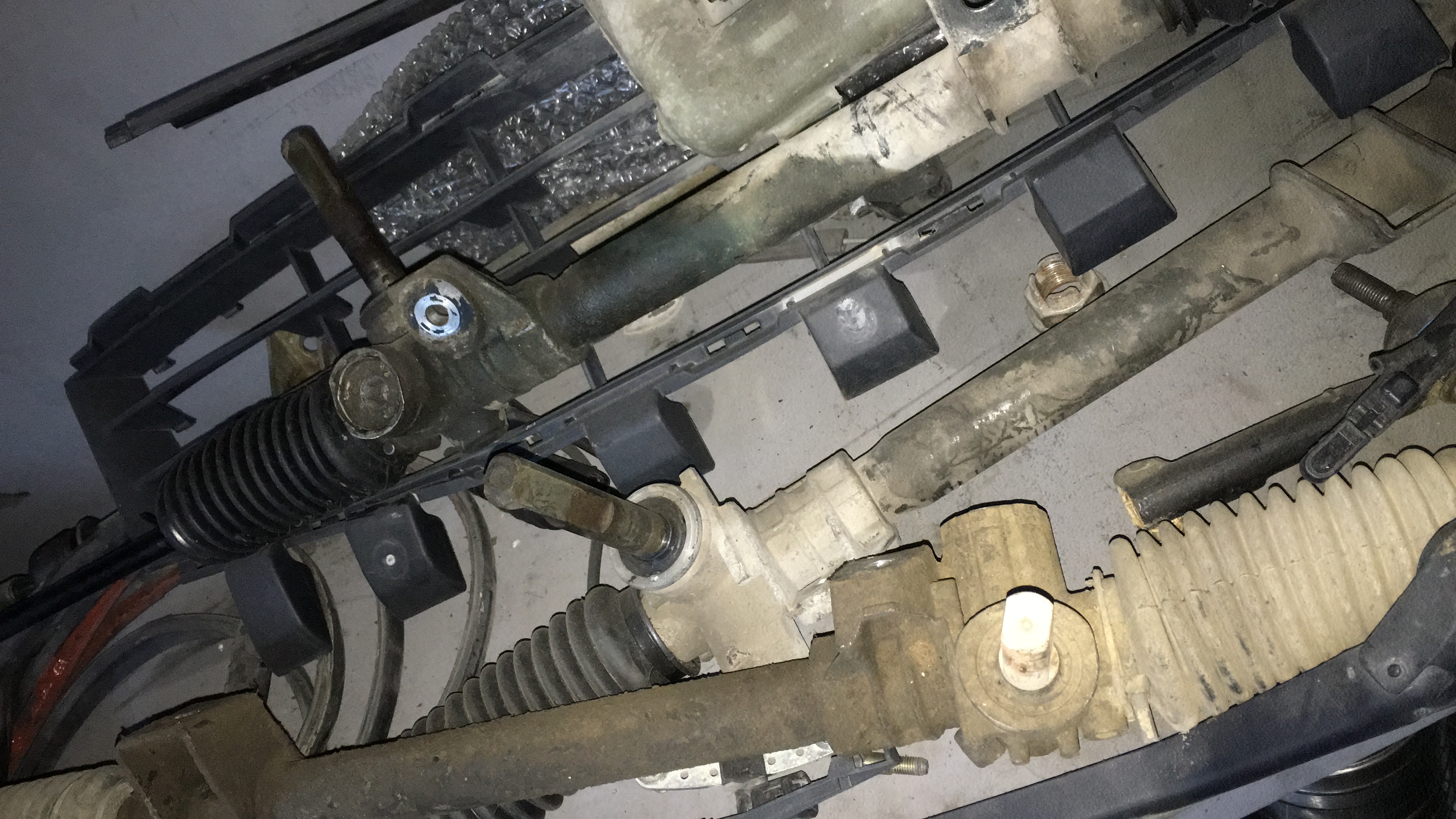 Renault 9 çıkma orjinal direksiyon kutusu Renault 9 çıkma orjinal direksiyon kutusu