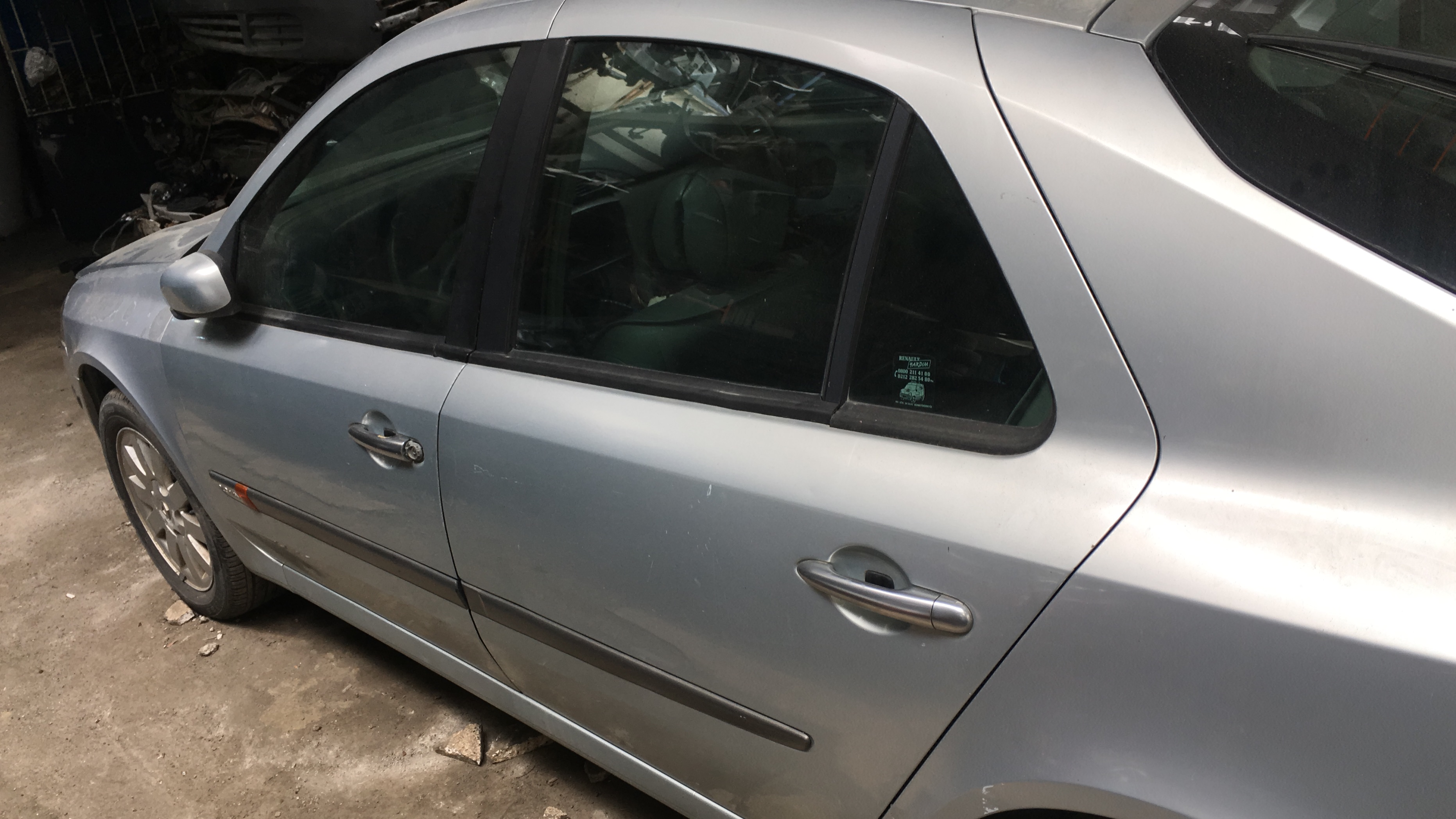 Renault laguna 2 çıkma hatasız sol kapı Renault laguna 2 çıkma hatasız sol kapı