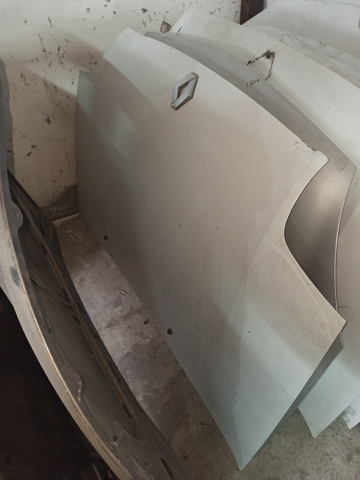 Renault clio symbol çıkma hatasız kaput Renault clio symbol çıkma hatasız kaput