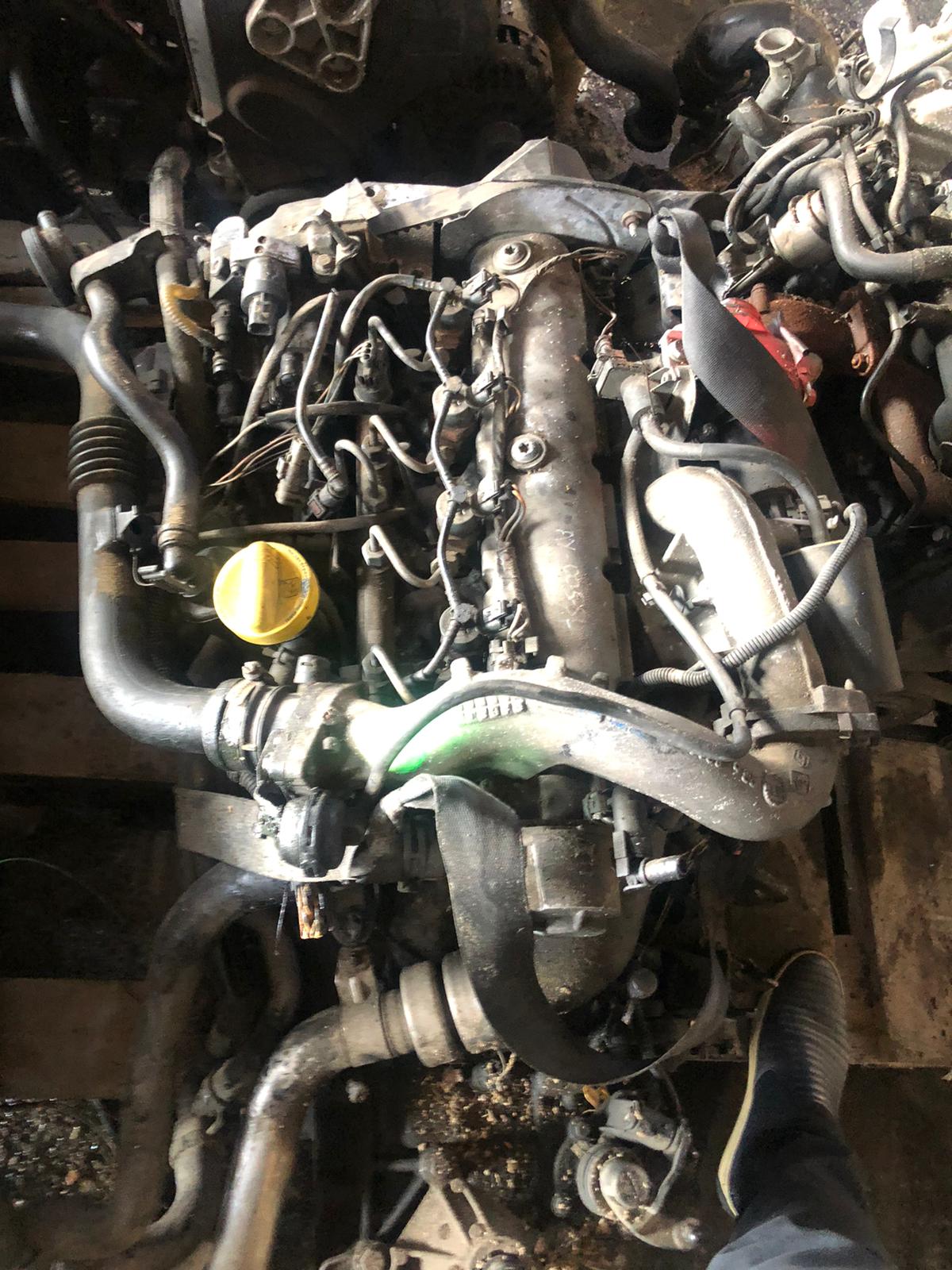 Renault trafic 1.9 dizel çıkma komple motor Renault trafic 1.9 dizel çıkma komple motor