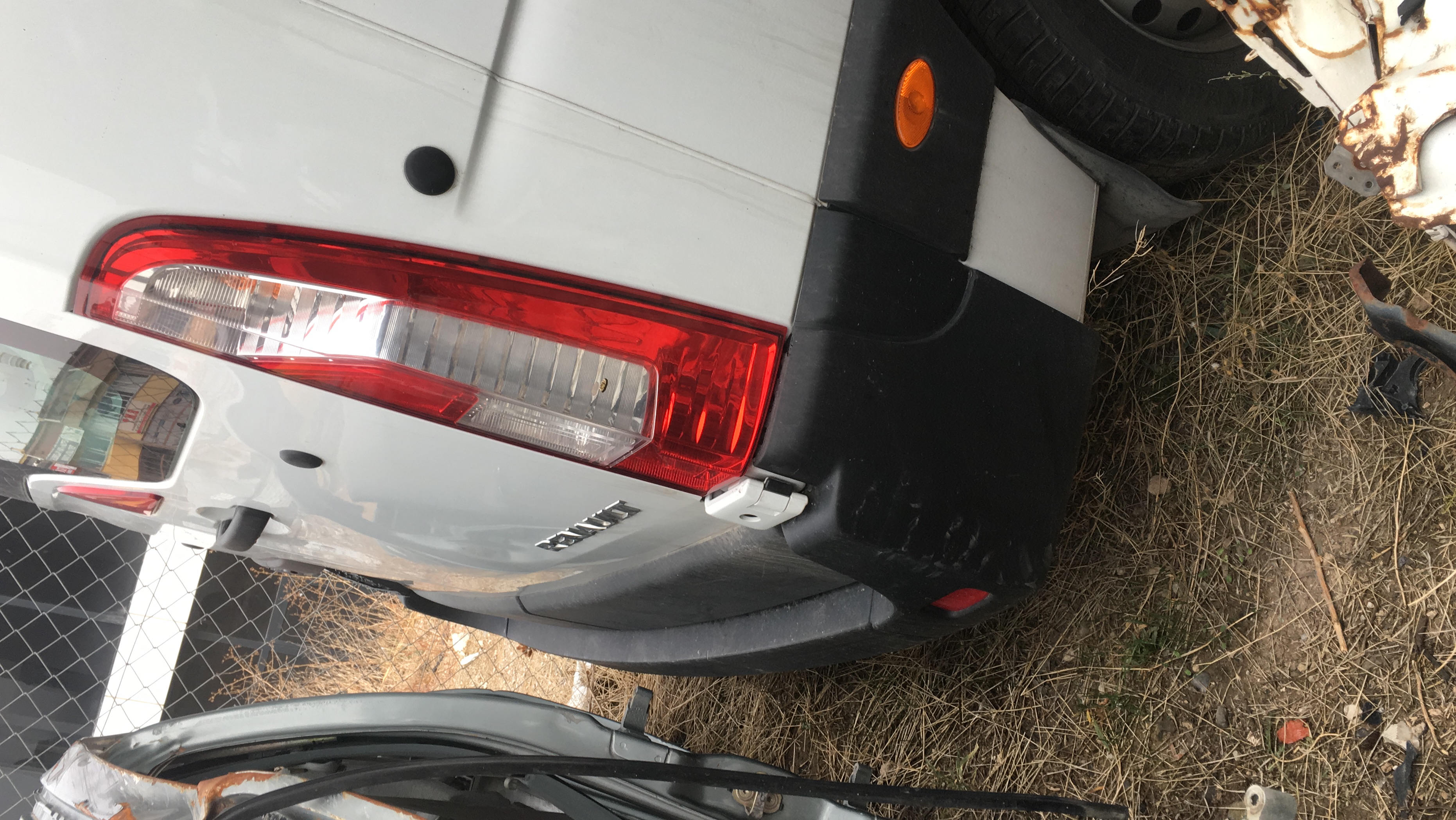 Renault master 3 çıkma orjinal arka tampon Renault master 3 çıkma orjinal arka tampon