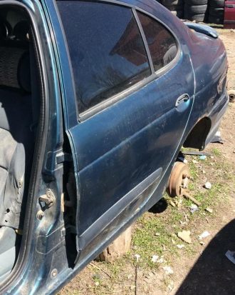 Renault megane 1 çıkma hatasız sol arka kapı