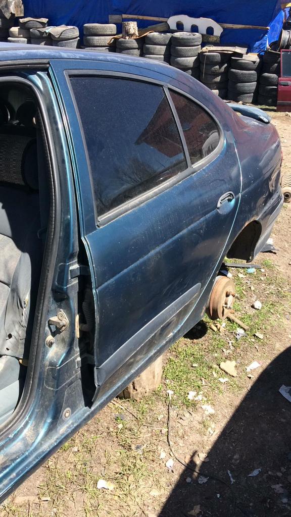 Renault megane 1 çıkma hatasız sol arka kapı Renault megane 1 çıkma hatasız sol arka kapı