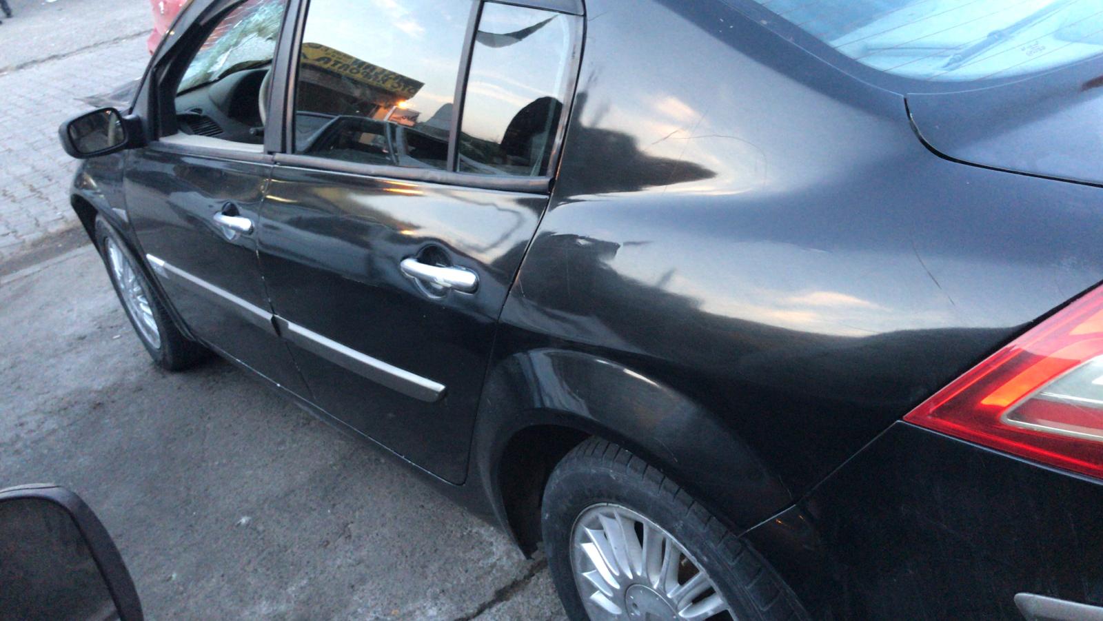Renault megane 2 çıkma orjinal sol ön kapı Renault megane 2 çıkma orjinal sol ön kapı