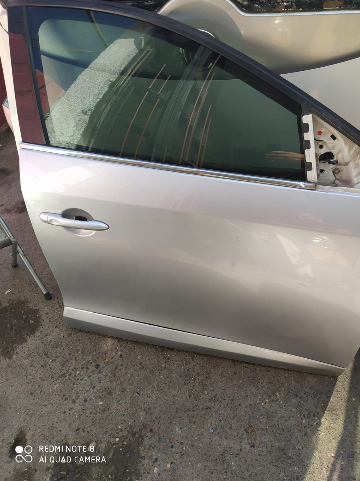 Renault fluence çıkma hatasız sağ ön kapı Renault fluence çıkma hatasız sağ ön kapı