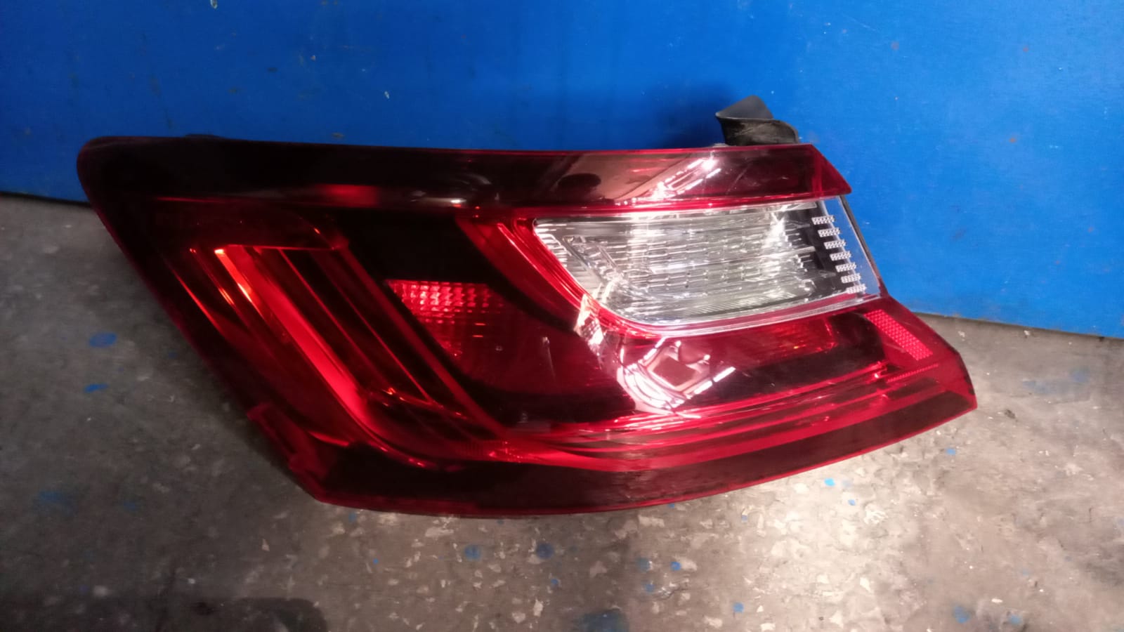 Renault megane 4 çıkma orjinal sol dış stop Renault megane 4 çıkma orjinal sol dış stop