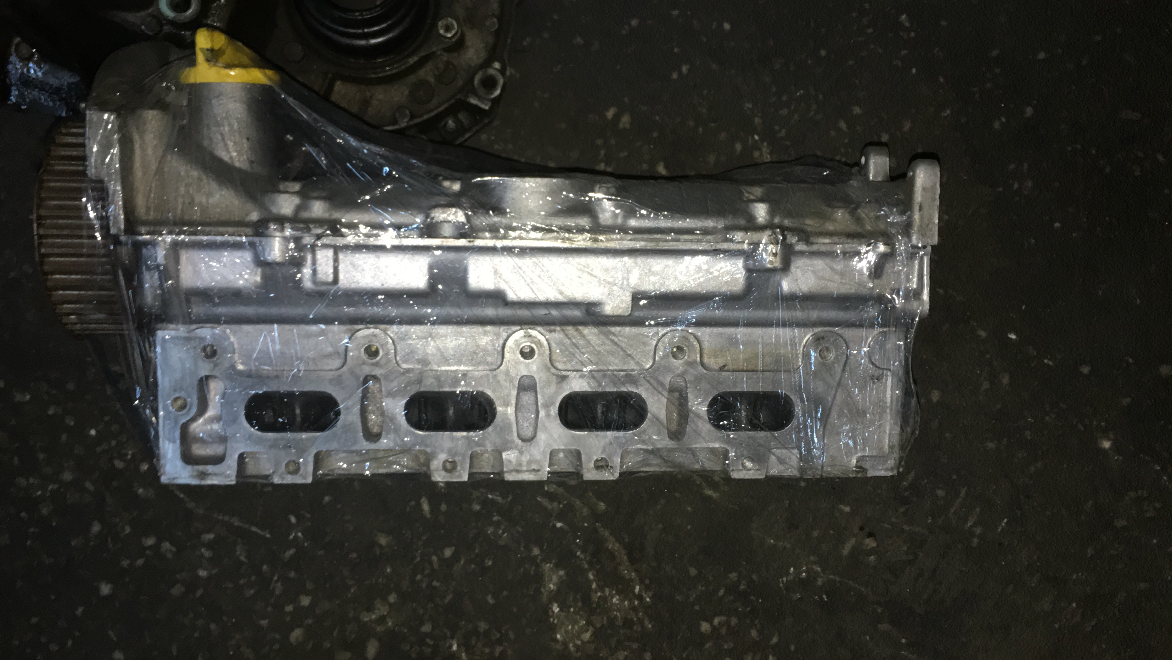 Renault megane 1.6 16V çıkma orjinal silindir kapağı Renault megane 1.6 16V çıkma orjinal silindir kapağı