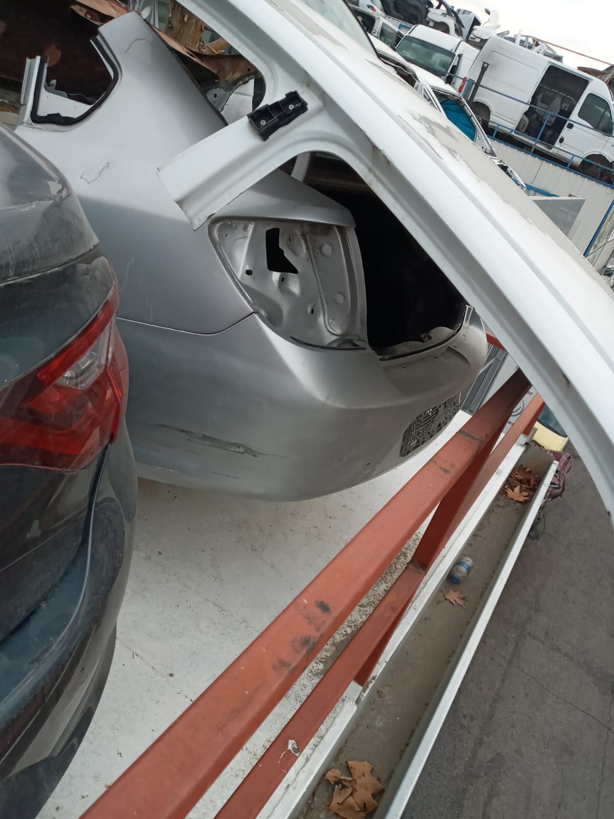 Renault symbol çıkma sol arka çamurluk Renault symbol çıkma sol arka çamurluk