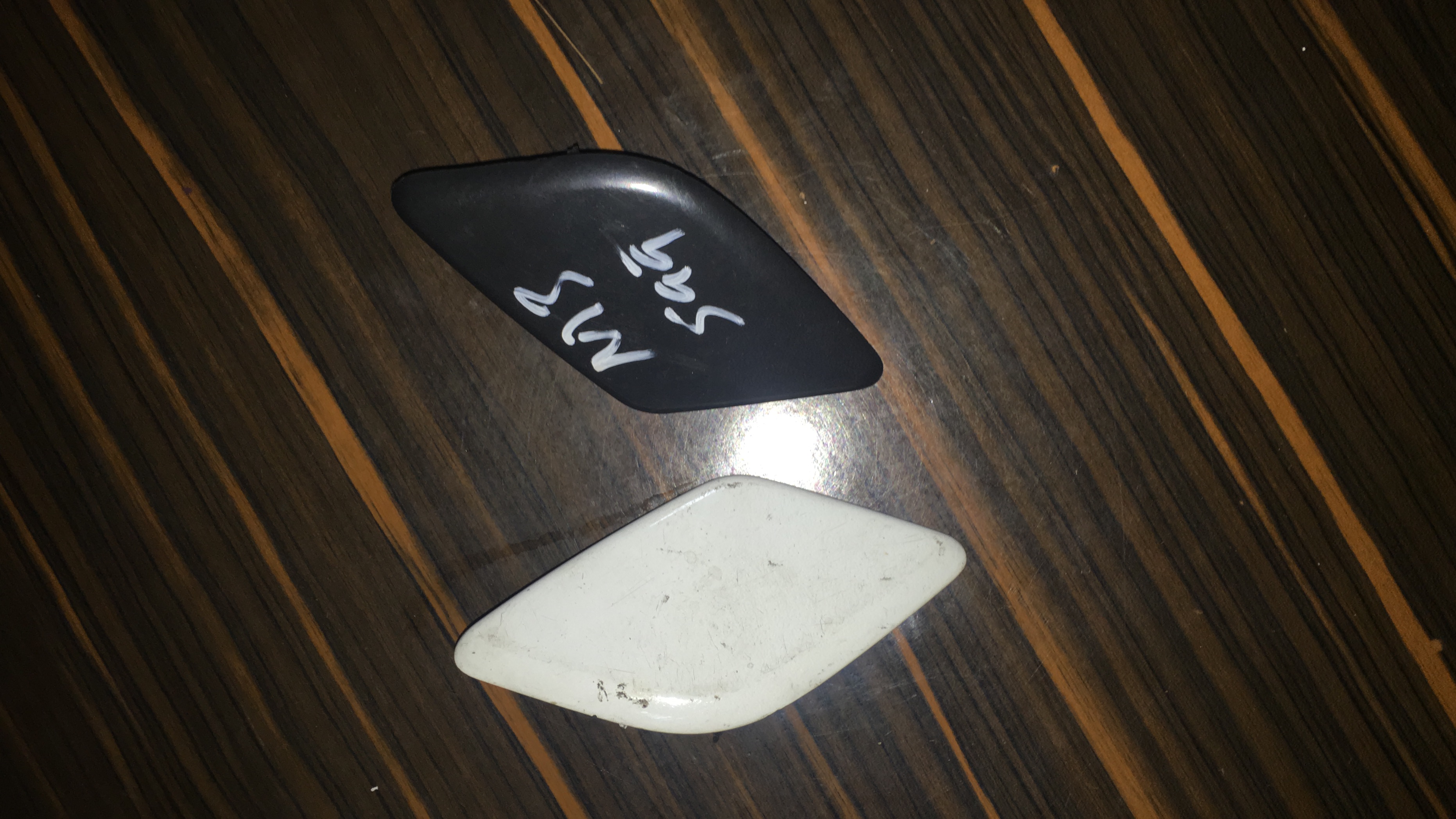 Renault megane 3 çıkma orjinal far yıkama kapakları Renault megane 3 çıkma orjinal far yıkama kapakları