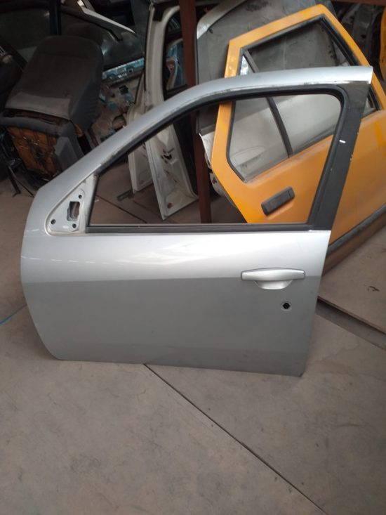 EMHH1965Renault symbol çıkma hatasız beyaz renk sol ön kapı