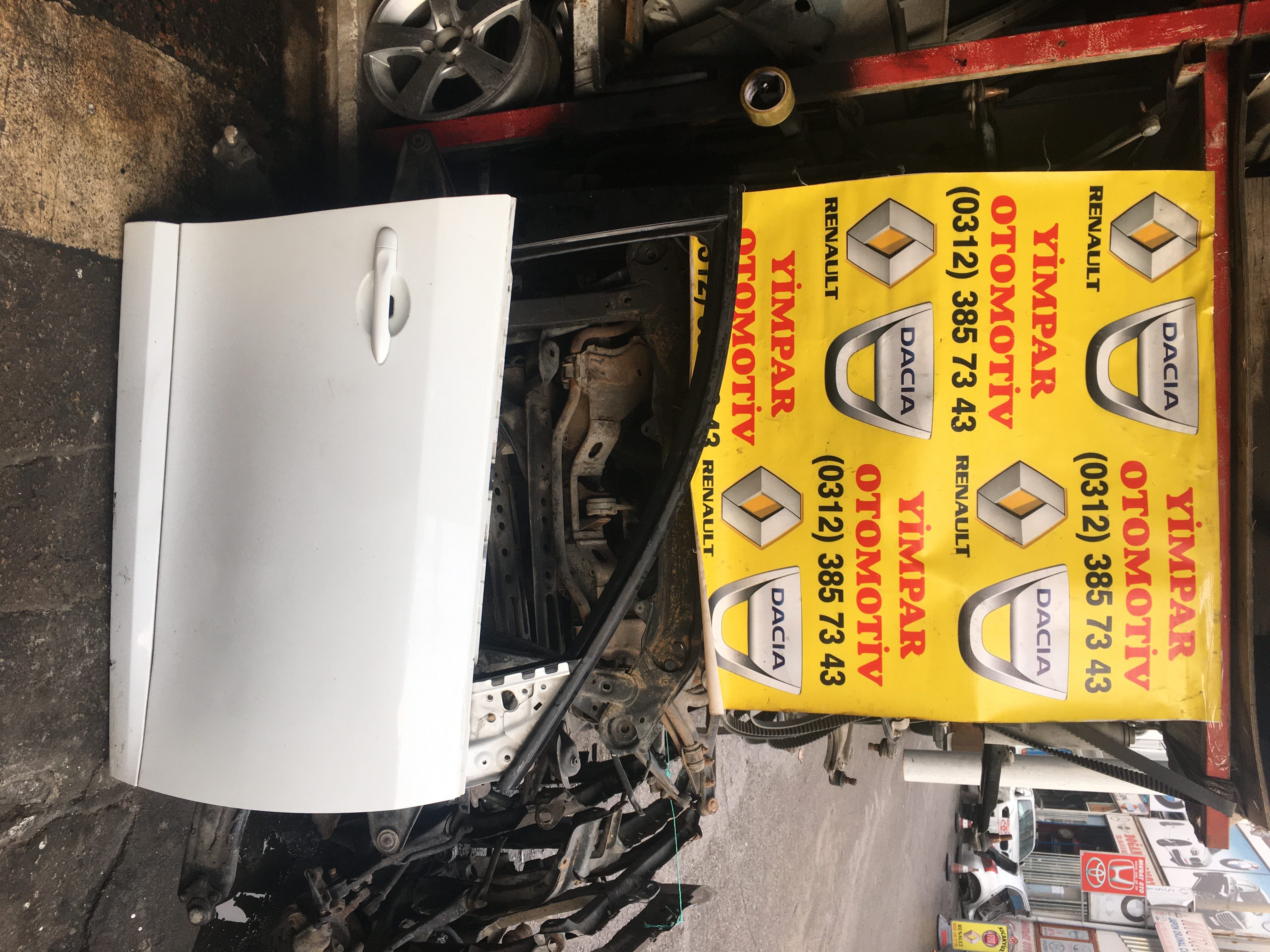 Renault fluence çıkma beyaz renk sağ ön kapı Renault fluence çıkma beyaz renk sağ ön kapı