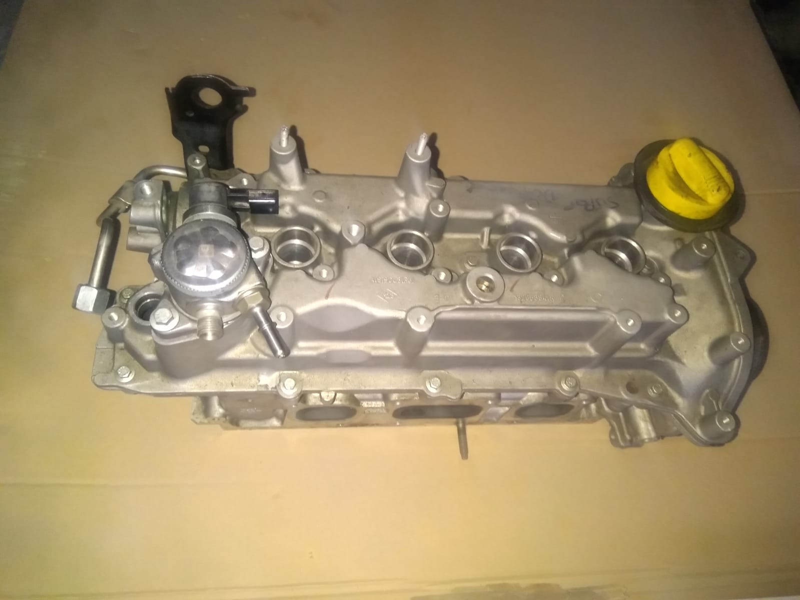 Renault clio captur kadjar symbol 1.2 16v çıkma orjinal silindir kapağı Renault clio captur kadjar symbol 1.2 16v çıkma orjinal silindir kapağı