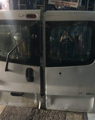 Renault trafic çıkma hatasız beyaz renk bagaj kapağı