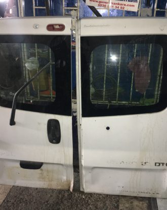 Renault trafic çıkma hatasız beyaz renk bagaj kapağı