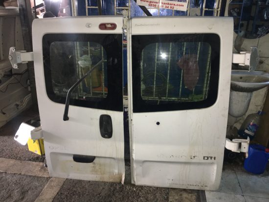 Renault trafic çıkma hatasız beyaz renk bagaj kapağı