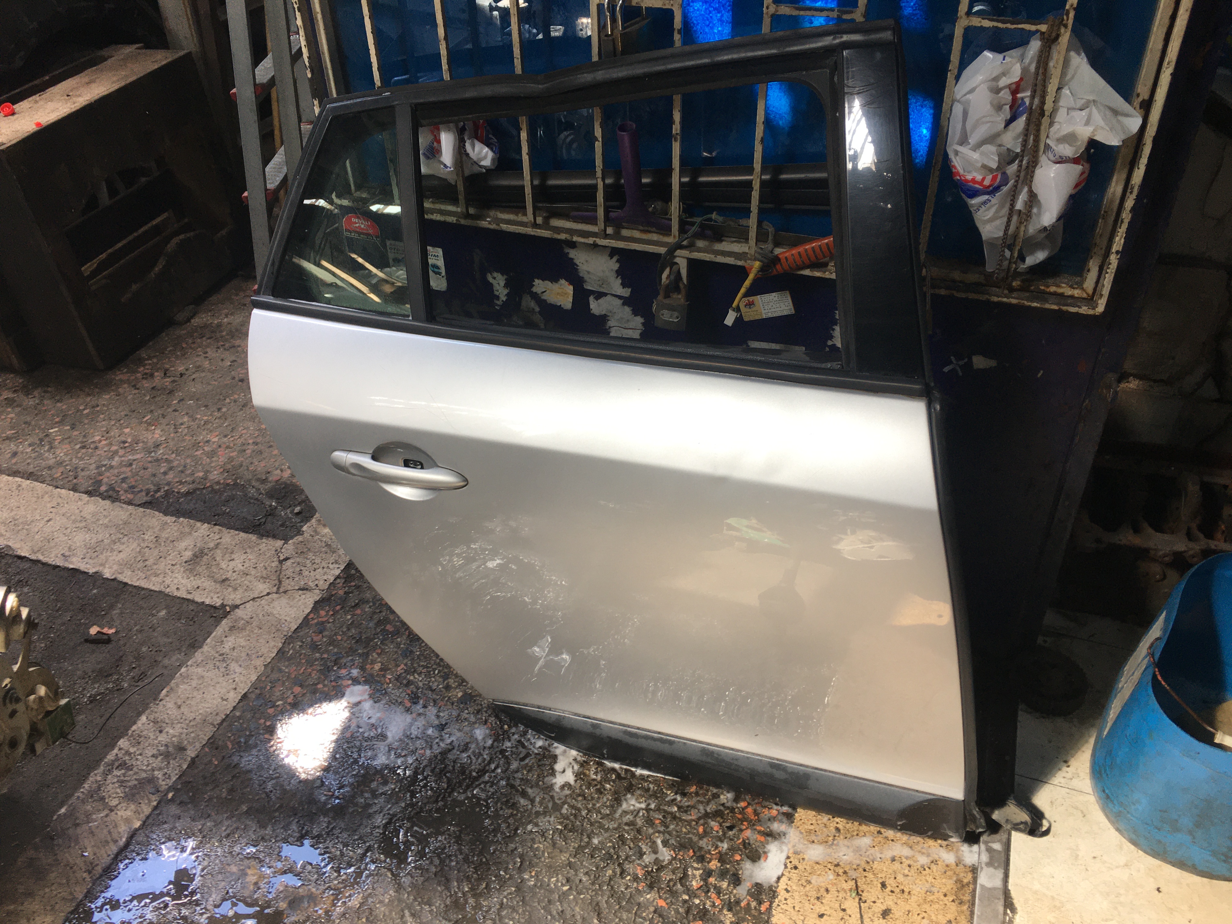 Renault megane 3 sport tourer çıkma hatasız gri renk sağ arka kapı Renault megane 3 sport tourer çıkma hatasız gri renk sağ arka kapı