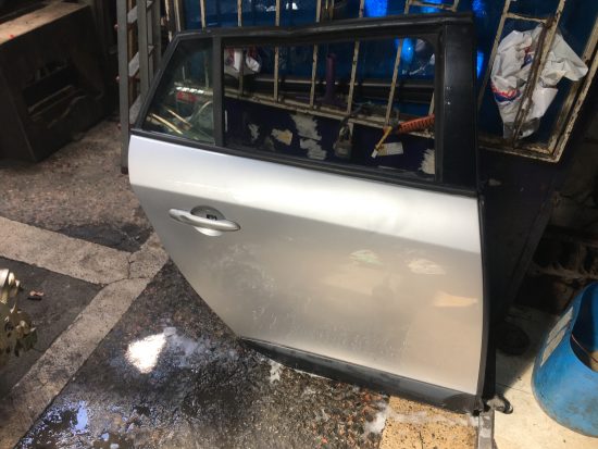 Renault megane 3 sport tourer çıkma hatasız gri renk sağ arka kapı Renault megane 3 sport tourer çıkma hatasız gri renk sağ arka kapı