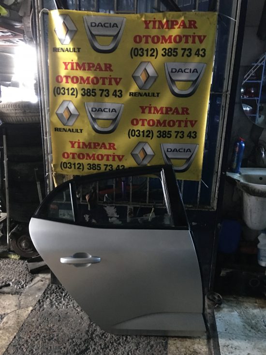 Renault megane 4 çıkma hatasız gri renk sağ arka kapı