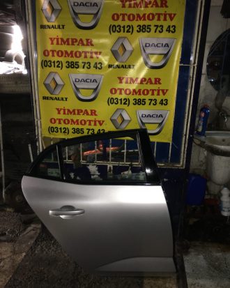 Renault megane 4 çıkma hatasız gri renk sağ arka kapı